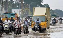 Heavy rains in Pune, waterlogging in many areas Heavy rains in Pune, waterlogging in many areas