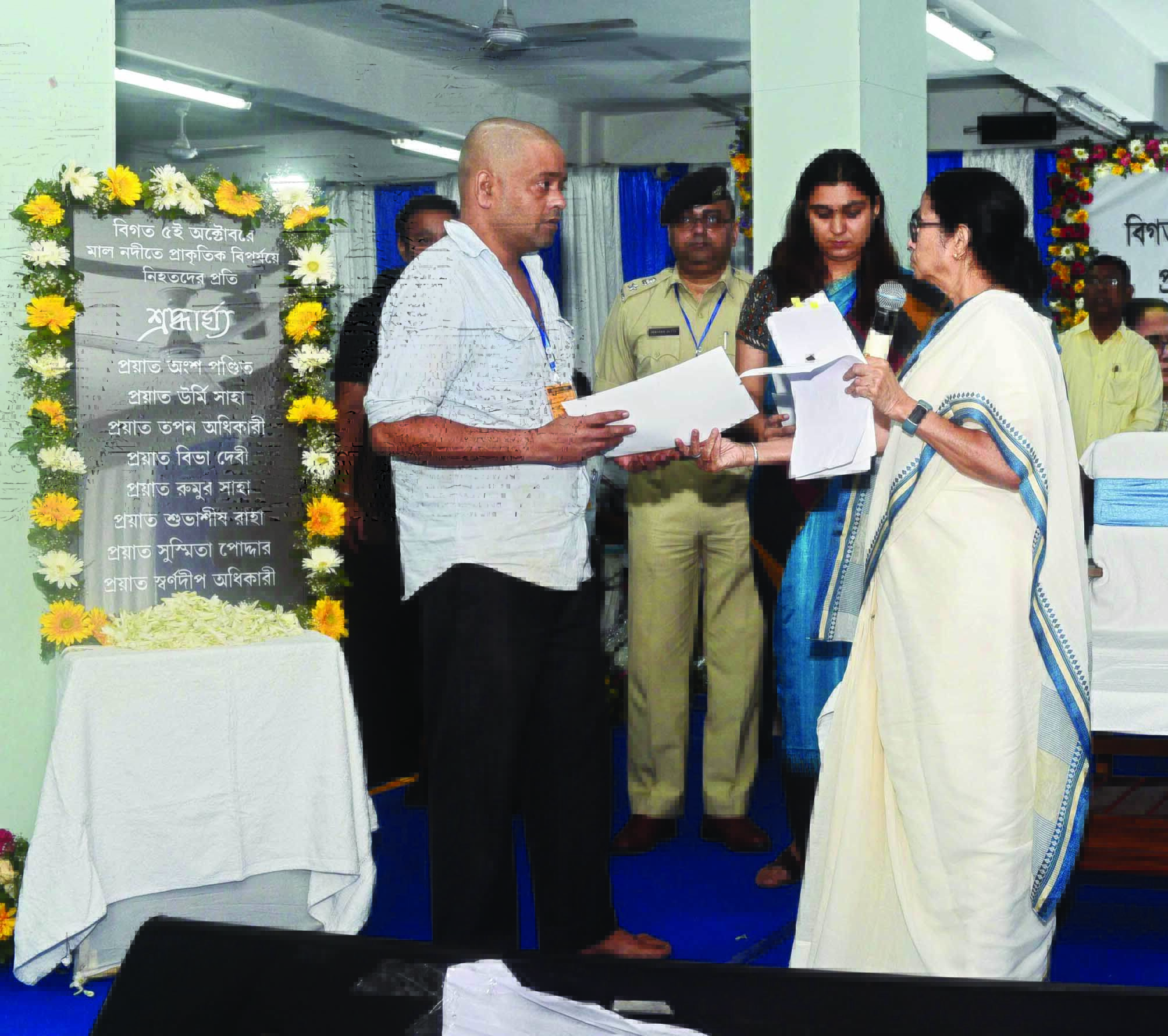 Mamata meets kin of flash flood victims, hands over compensation Mamata meets kin of flash flood victims, hands over compensation