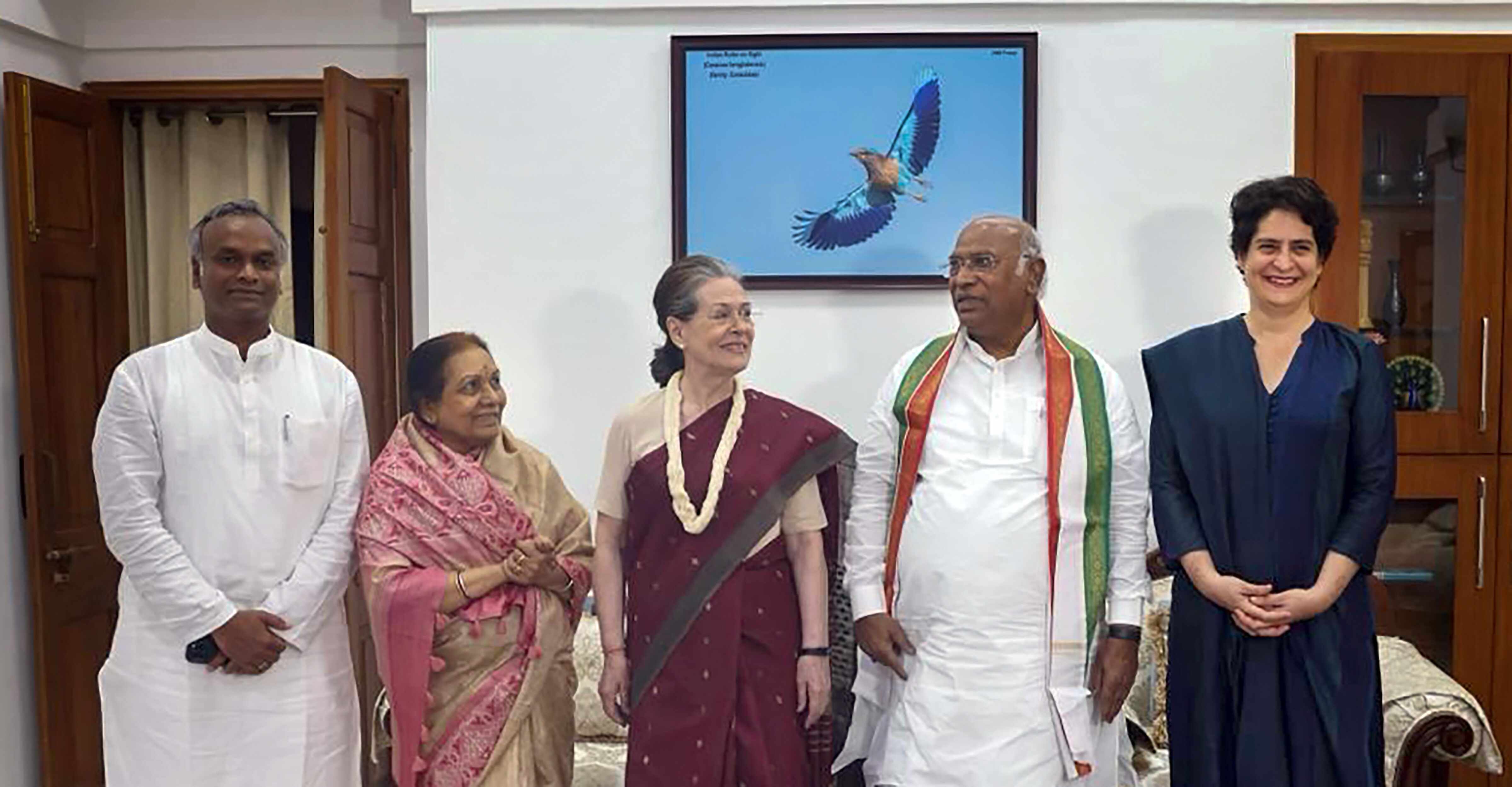 Kharge elected new Cong president; first non-Gandhi in 24 years Kharge elected new Cong president; first non-Gandhi in 24 years