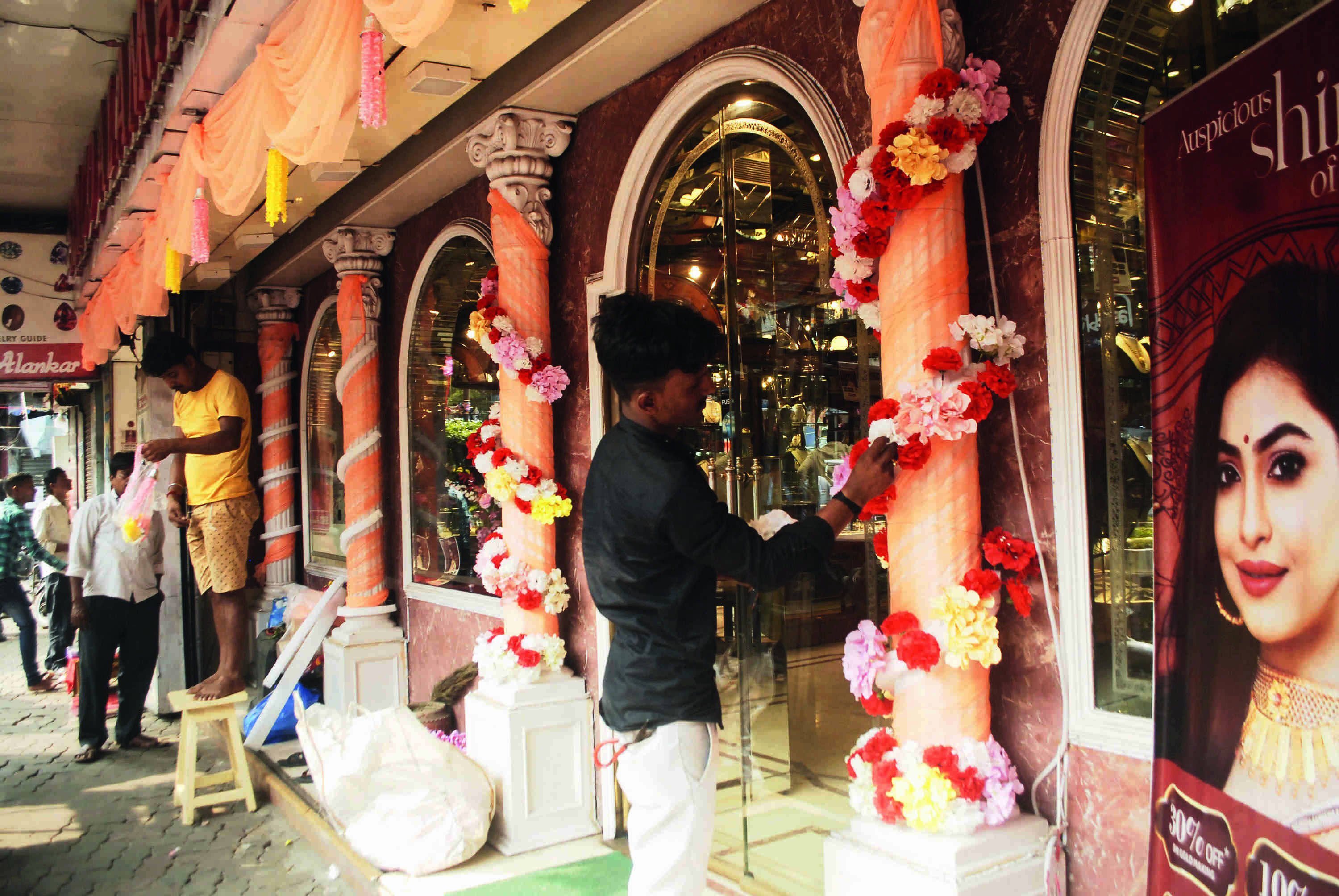 Dhanteras: Jewellers bullish on sparkling festive season Dhanteras: Jewellers bullish on sparkling festive season