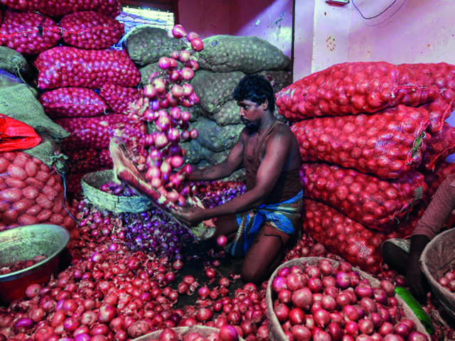 Govt sees no impact on onion prices due to unseasonal rains Govt sees no impact on onion prices due to unseasonal rains