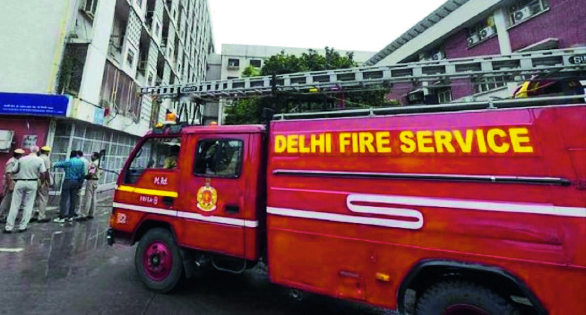 Diwali: Fire tenders deployed at 22 spots in Delhi Diwali: Fire tenders deployed at 22 spots in Delhi