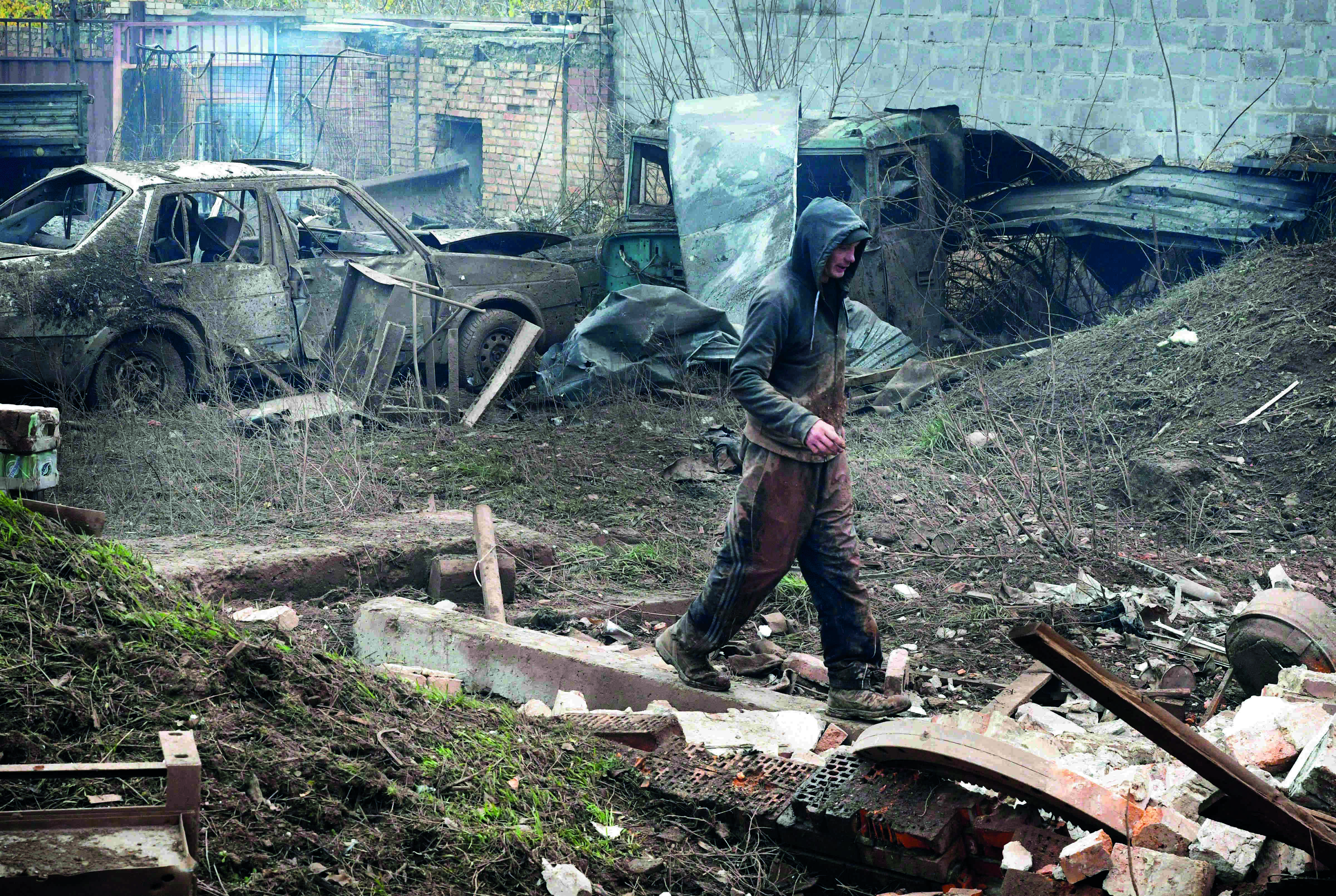Ukraine battles intensify; Russia eyes space retaliation Ukraine battles intensify; Russia eyes space retaliation