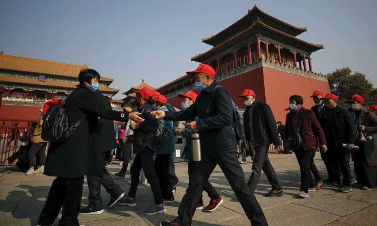 Shanghai district orders mass COVID-19 testing, lockdown