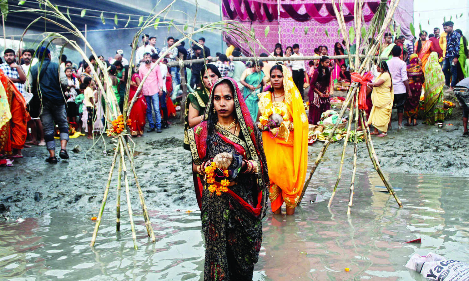 Thousands throng ghats in Delhi for Chhath Puja after 2 years of Covid restrictions