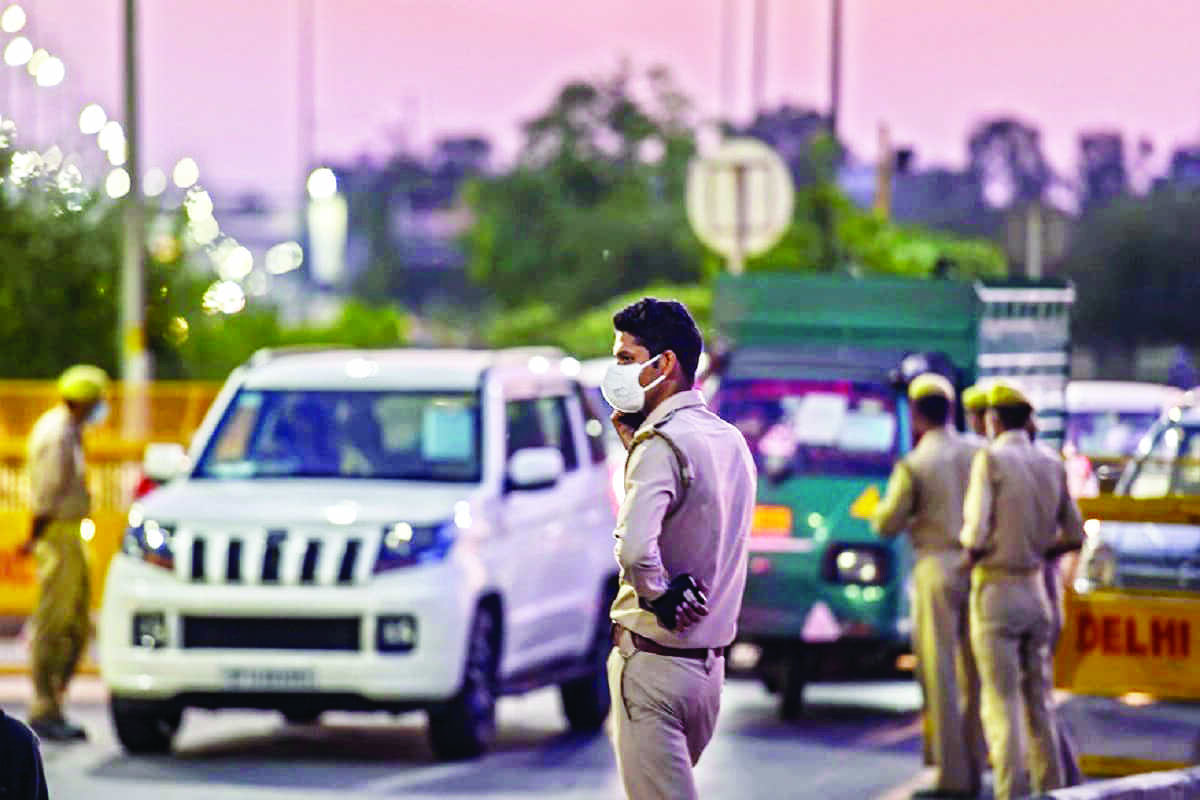 3 men rob SUV at gunpoint in southwest Delhi 3 men rob SUV at gunpoint in southwest Delhi