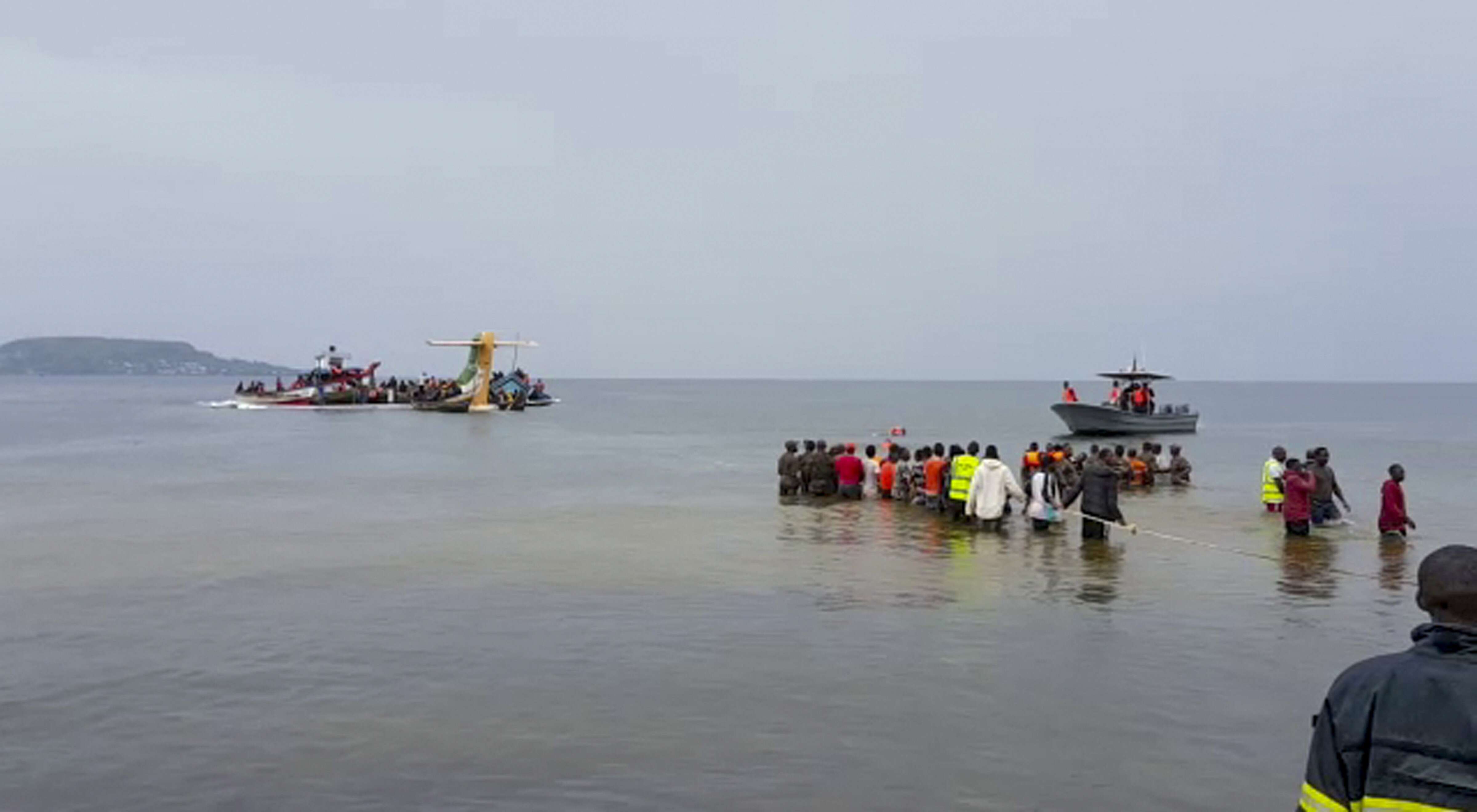 Tanzania: Small passenger plane crashes into Lake Victoria Tanzania: Small passenger plane crashes into Lake Victoria