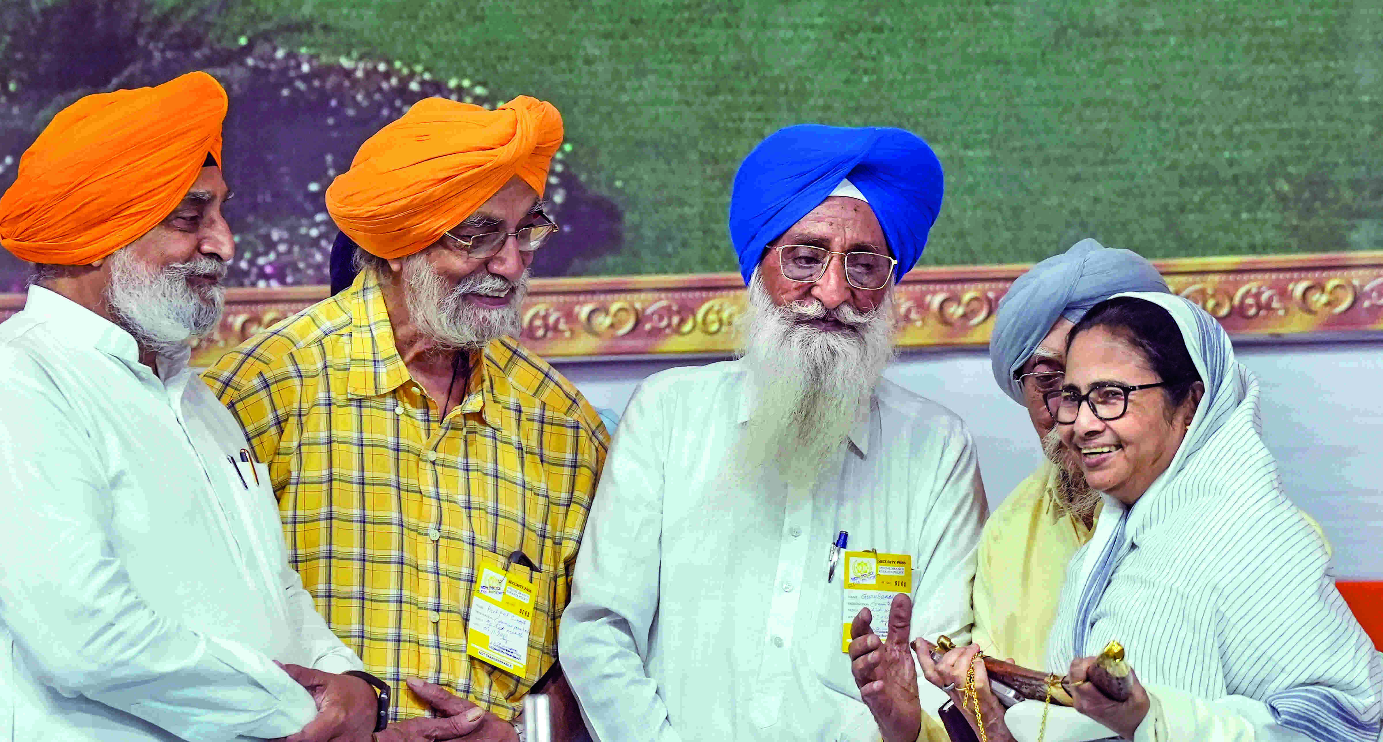 People of Punjab, Bengal took leading roles in fight against British rule: Mamata People of Punjab, Bengal took leading roles in fight against British rule: Mamata