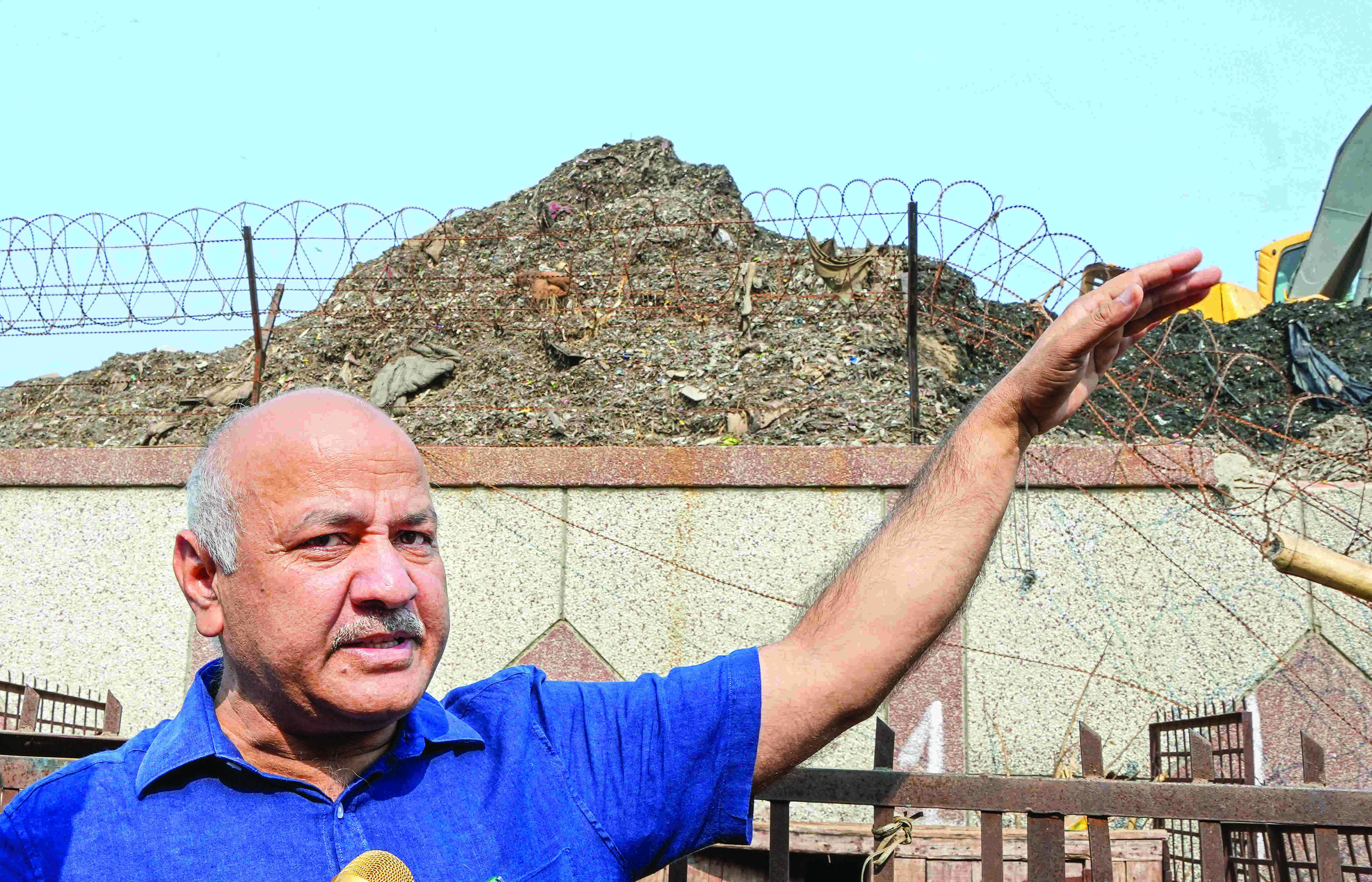 BJP spreading garbage from Ghazipur landfill to nearby areas to reduce height BJP spreading garbage from Ghazipur landfill to nearby areas to reduce height
