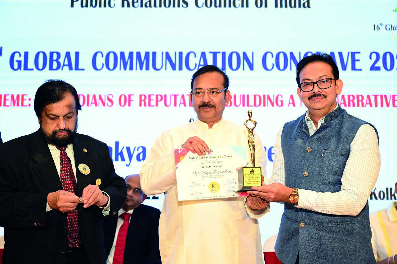 Satyam Roychowdhury gets Chanakya Award Satyam Roychowdhury gets Chanakya Award