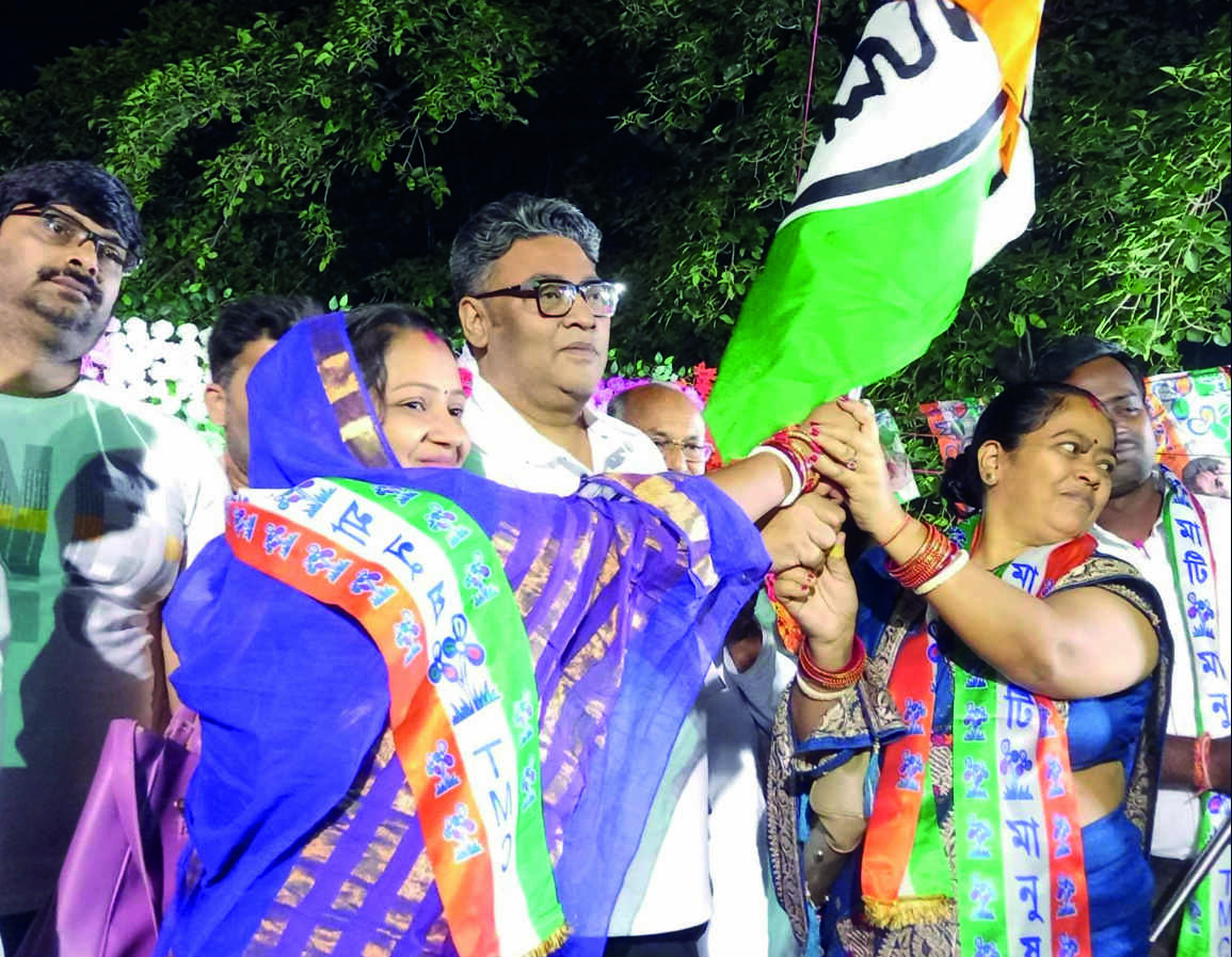 Bhadreswar: BJP councillor, an Independent join Trinamool Congress Bhadreswar: BJP councillor, an Independent join Trinamool Congress
