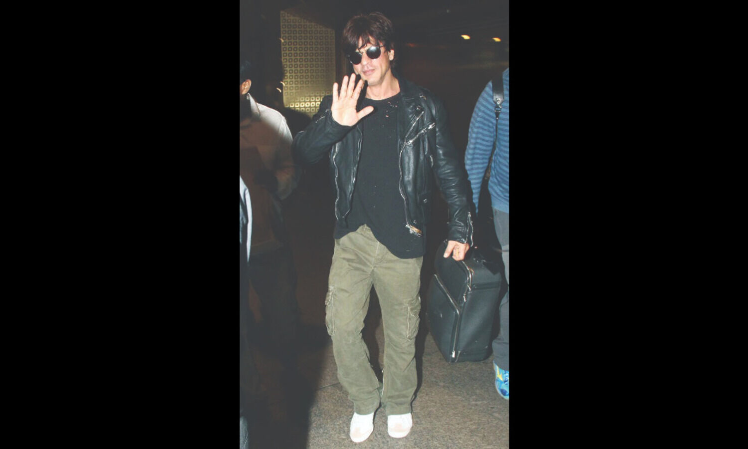 SRK stopped at Mumbai airport over luxury watches