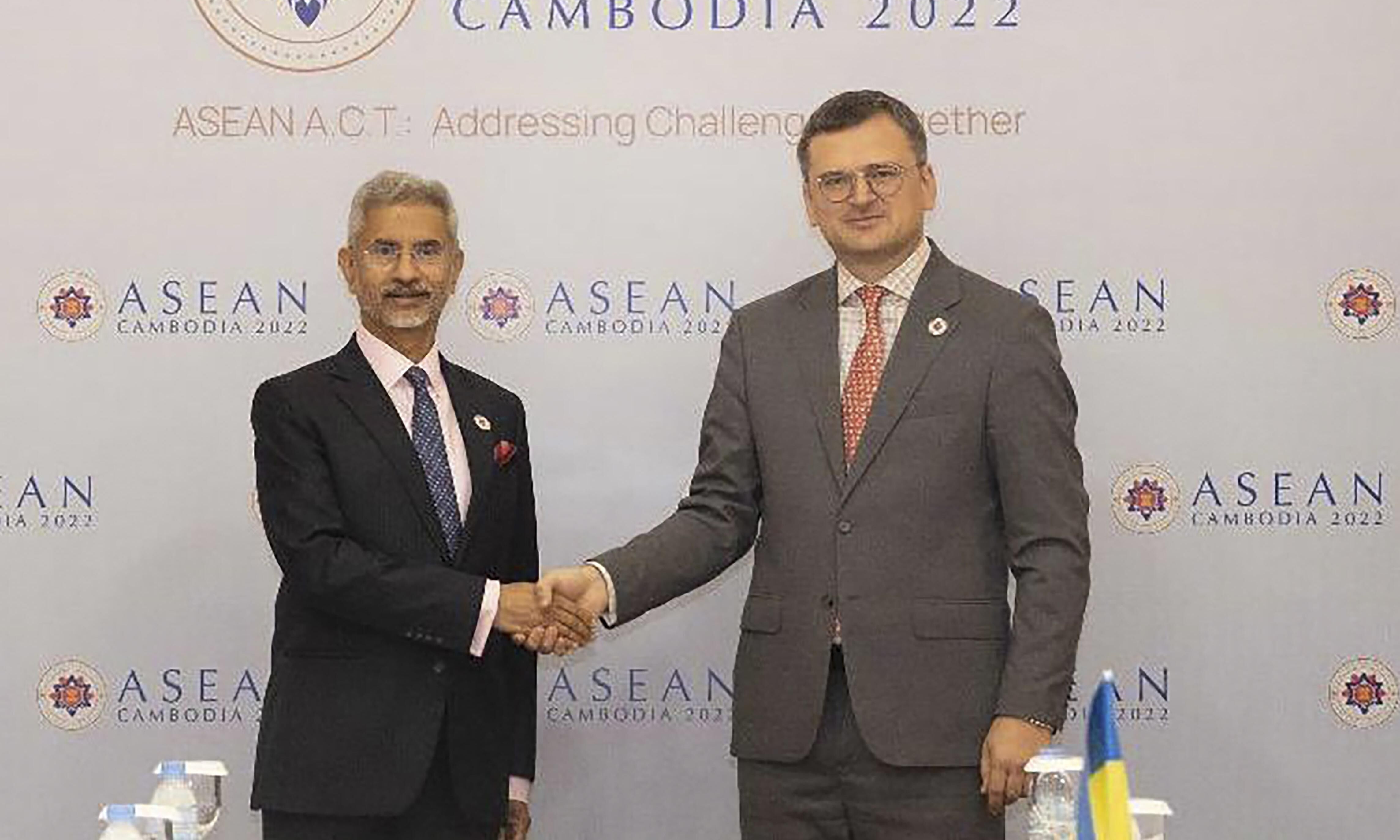 EAM Jaishanakr meets his Ukrainian counterpart