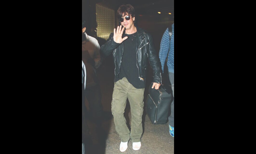 SRK stopped at Mumbai airport over luxury watches SRK stopped at Mumbai airport over luxury watches