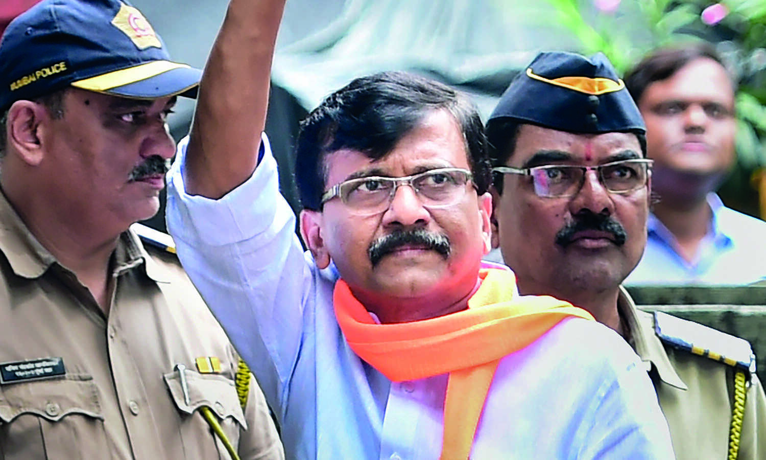 Rahuls remark on Savarkar can end MVA: Raut