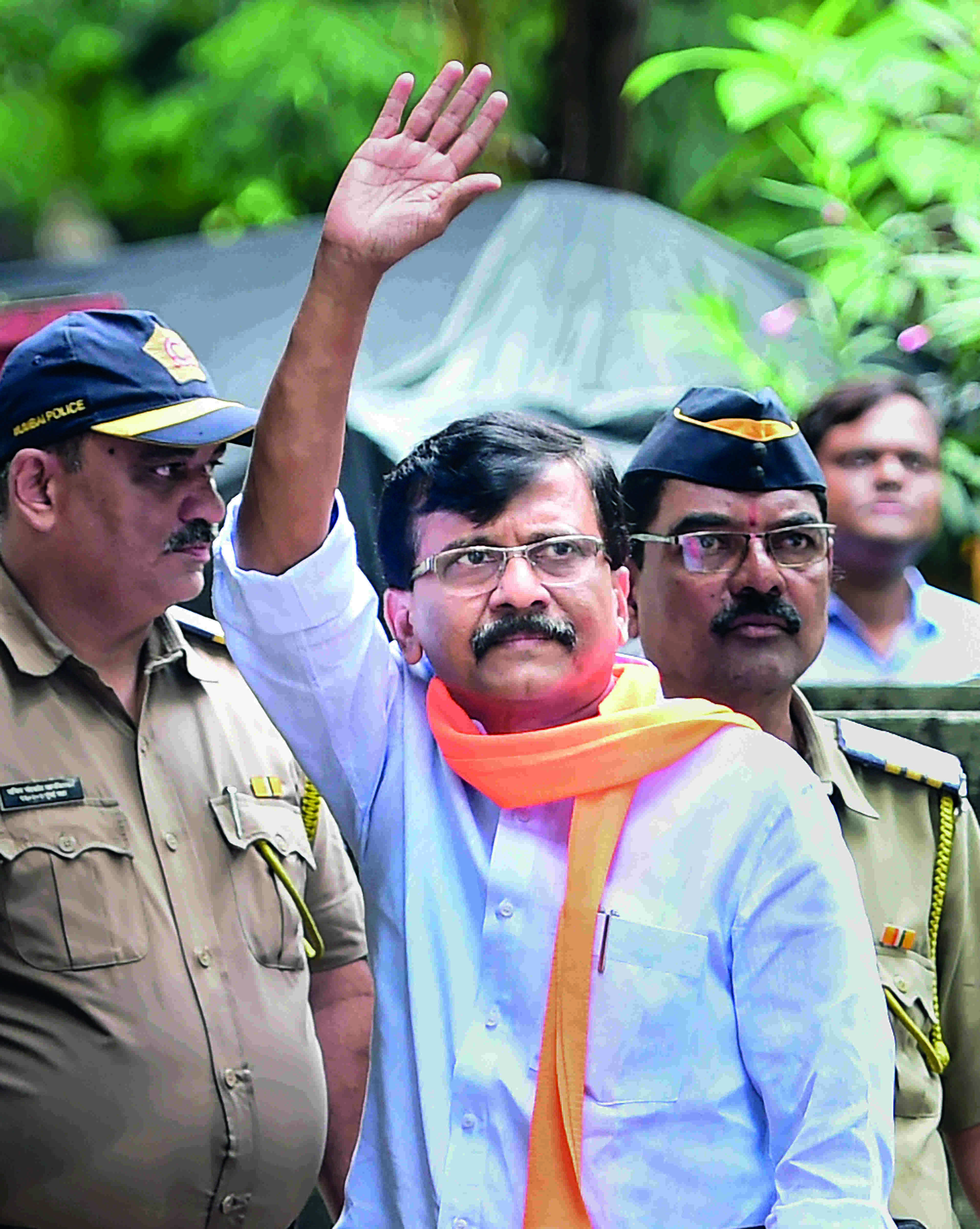 Rahuls remark on Savarkar can end MVA: Raut