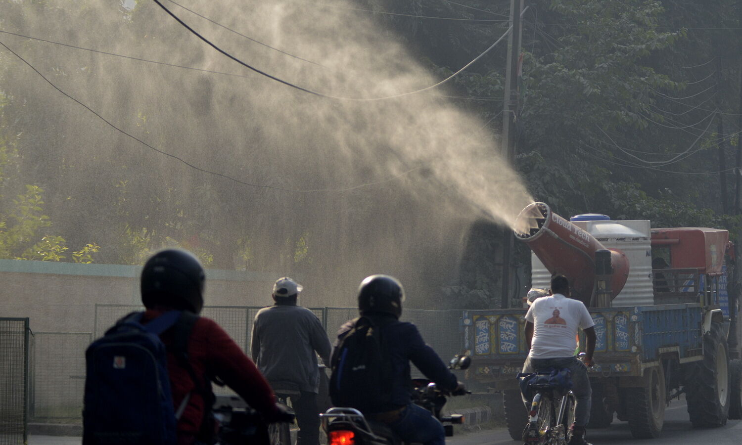 Delhis air quality remains poor; min temp recorded at 9.6 deg Celsius