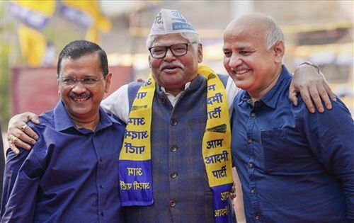 Mahabal Mishra joins AAP ahead of MCD polls Mahabal Mishra joins AAP ahead of MCD polls
