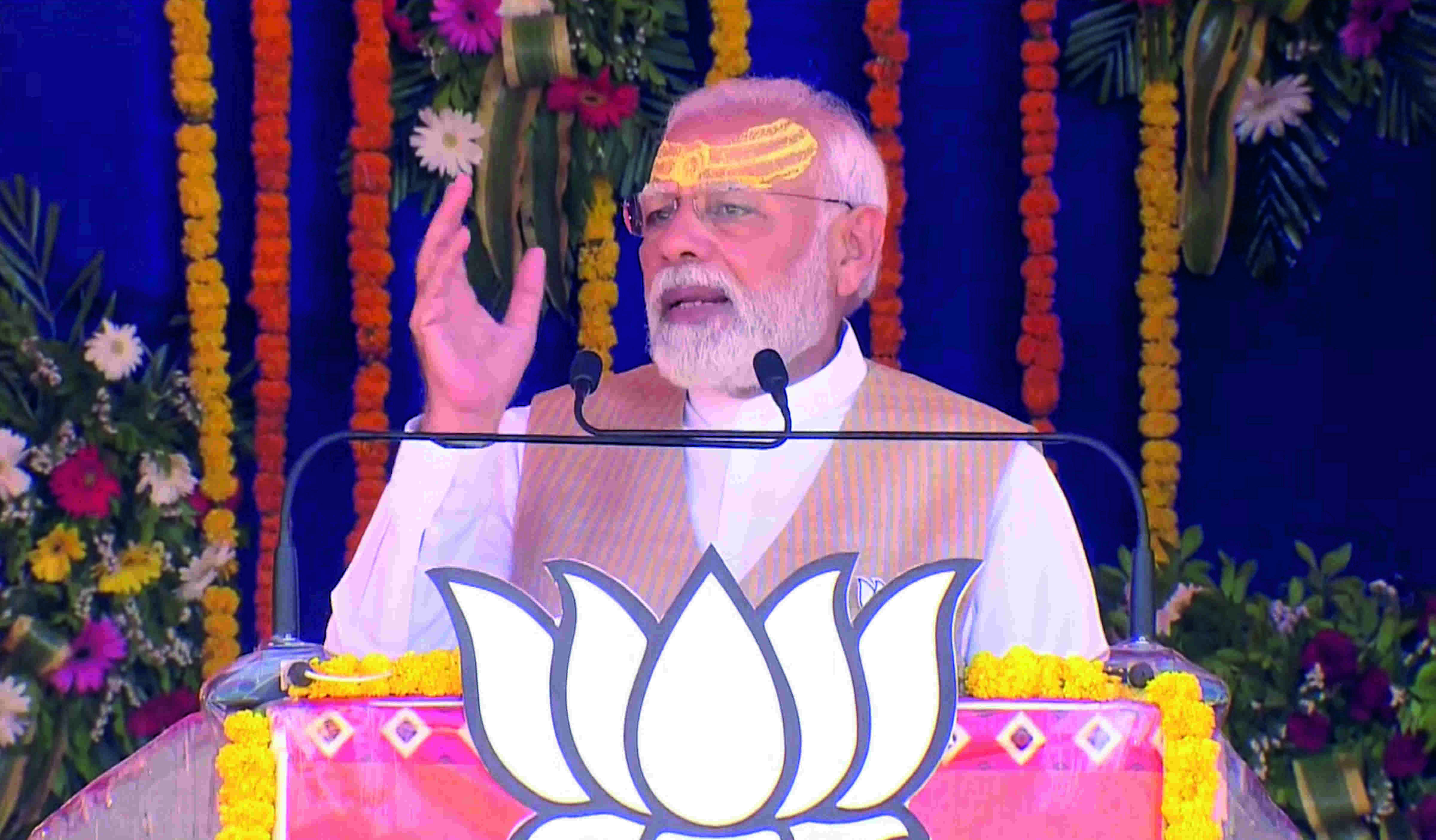 PM Modi asks people not to waste their votes on Congress PM Modi asks people not to waste their votes on Congress