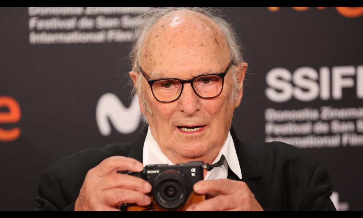 IFFI 2022: Carlos Saura honoured with Satyajit Ray Lifetime Achievement Award IFFI 2022: Carlos Saura honoured with Satyajit Ray Lifetime Achievement Award