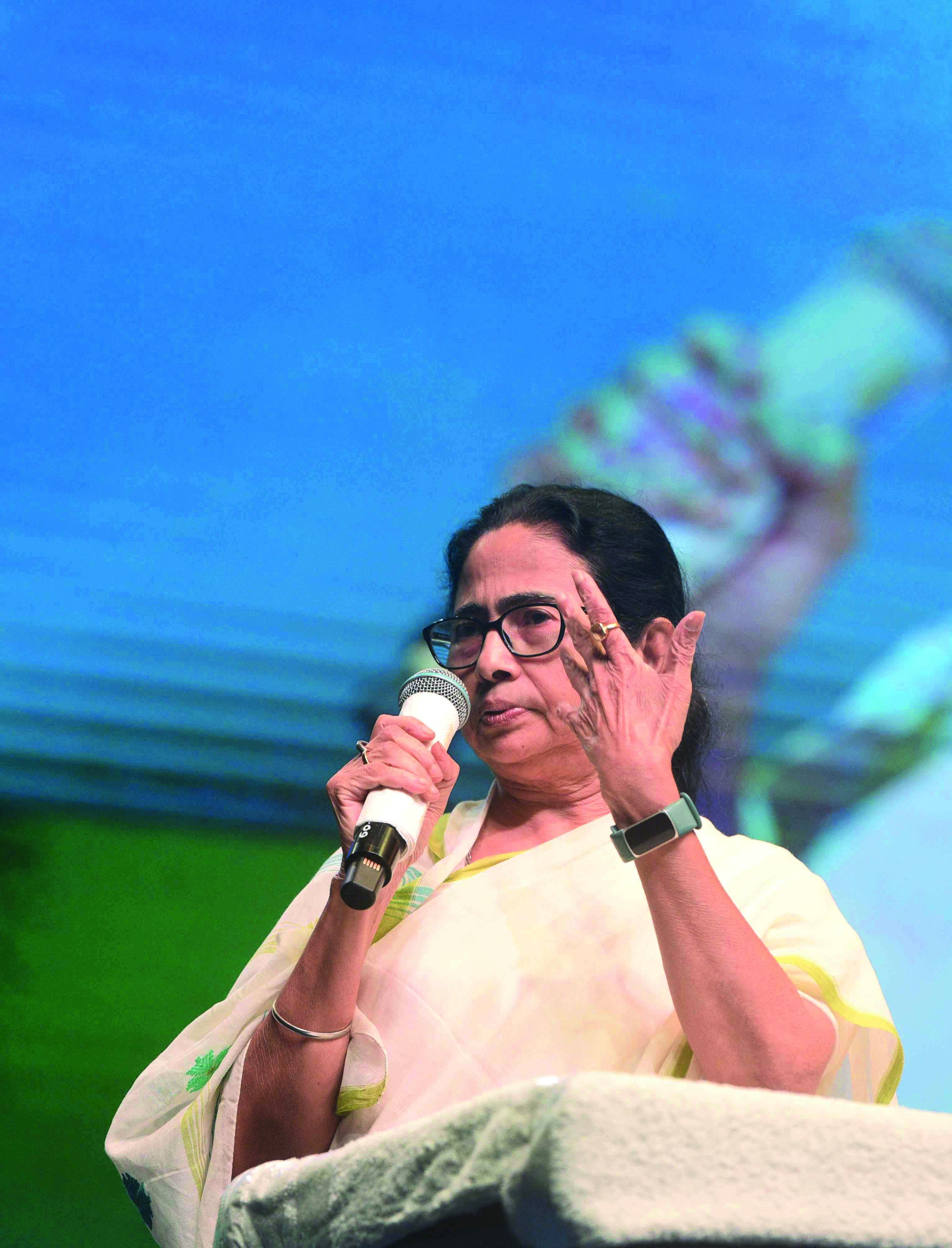 Centre not providing adequate fertiliser to state, says Mamata