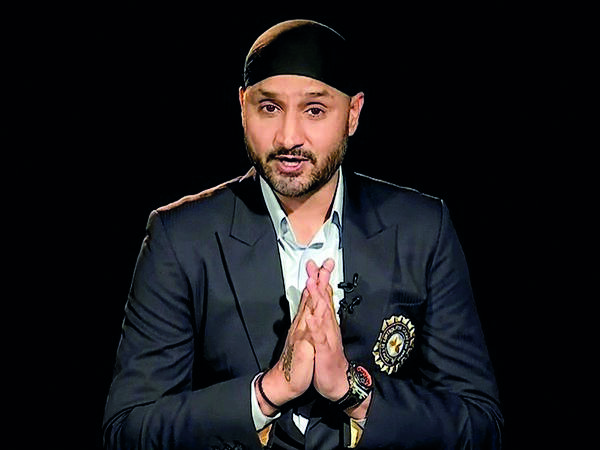 Someone like Nehra more suited than Dravid: Harbhajan Someone like Nehra more suited than Dravid: Harbhajan
