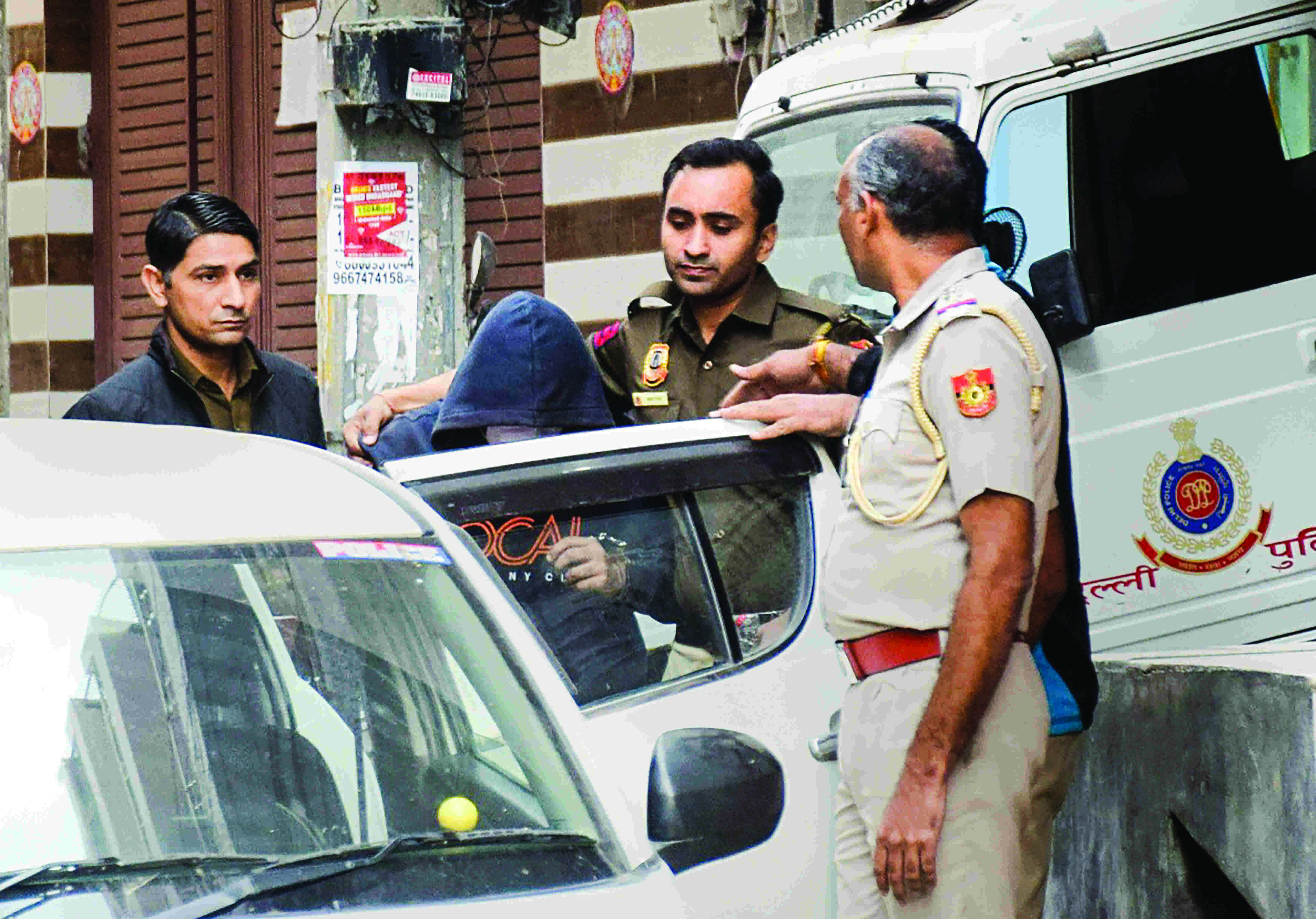 Poonawala undergoes marathon polygraph test, cops seize 5 knives