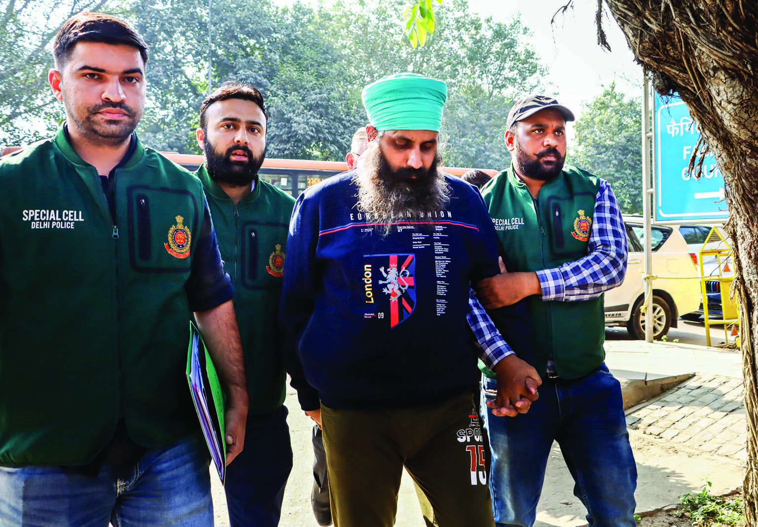 Indian-origin Australian carrying $1 mn bounty held Indian-origin Australian carrying $1 mn bounty held
