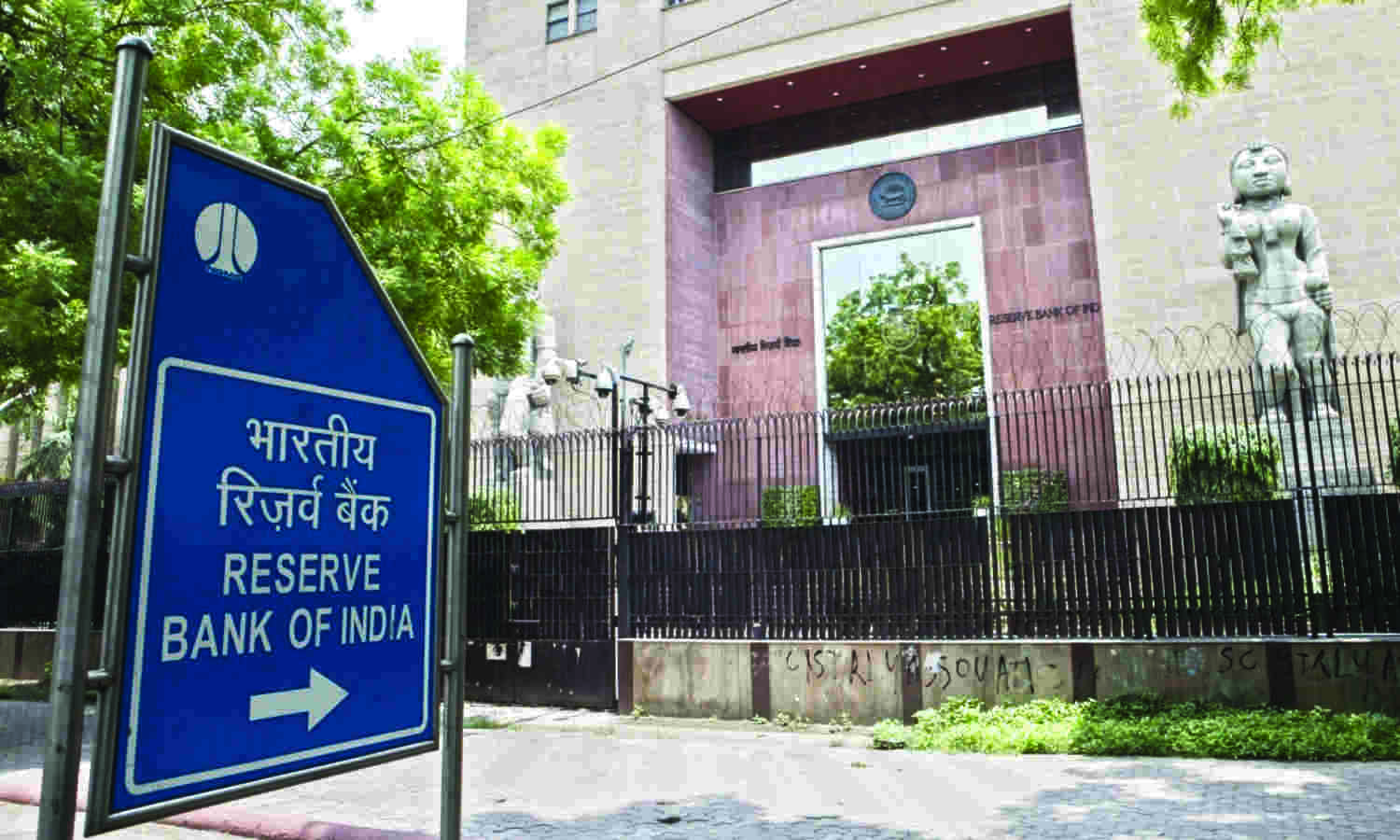 RBI pauses onboarding of online merchants by Paytm