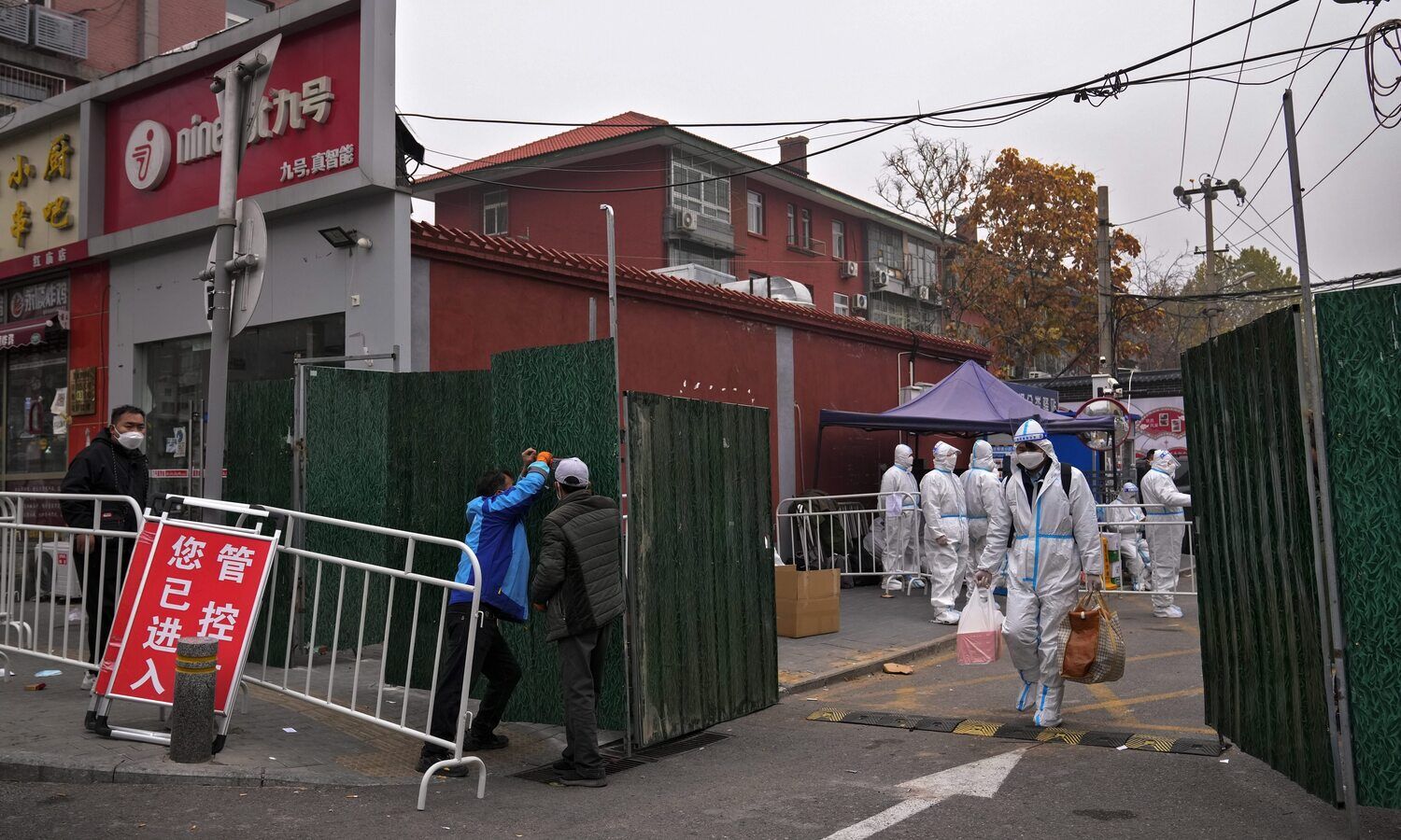 Protests against COVID lockdowns intensify in China; Protestors shout anti-Xi Jinping slogans