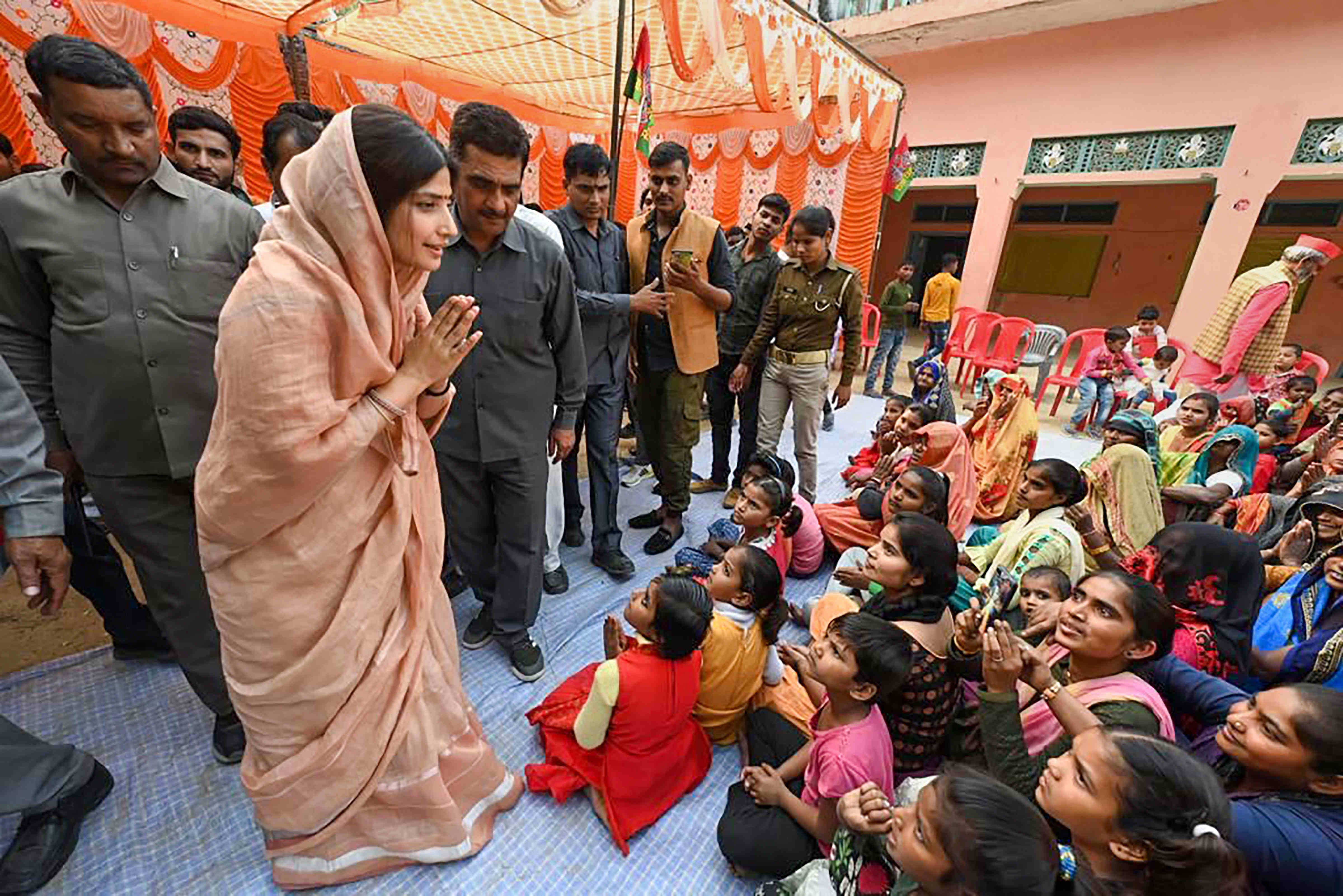 Not so simple: Mulayam card may not be enough for Dimple in Mainpuri Not so simple: Mulayam card may not be enough for Dimple in Mainpuri