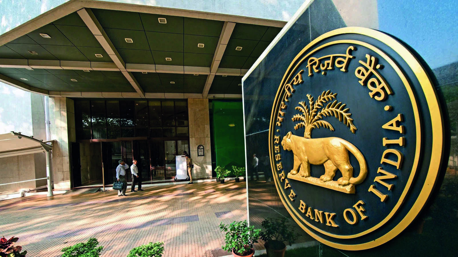 Bank credit grows at 17.2 %in Q2: RBI data Bank credit grows at 17.2 %in Q2: RBI data