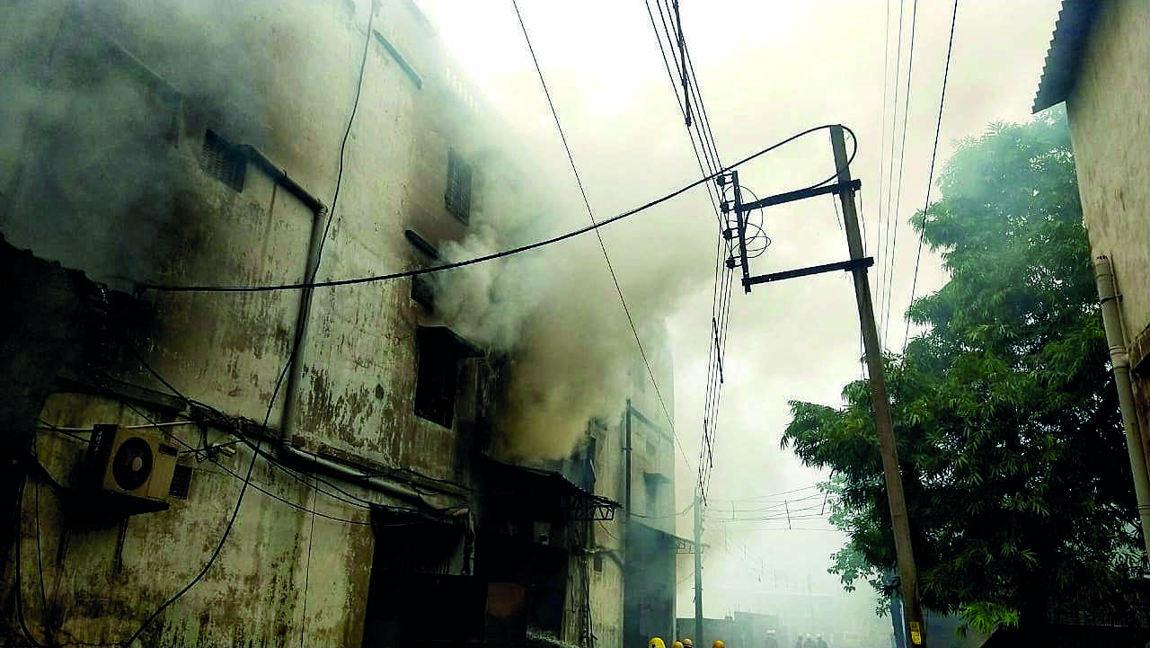 Birati: 2 suffocated to death after house catches fire Birati: 2 suffocated to death after house catches fire