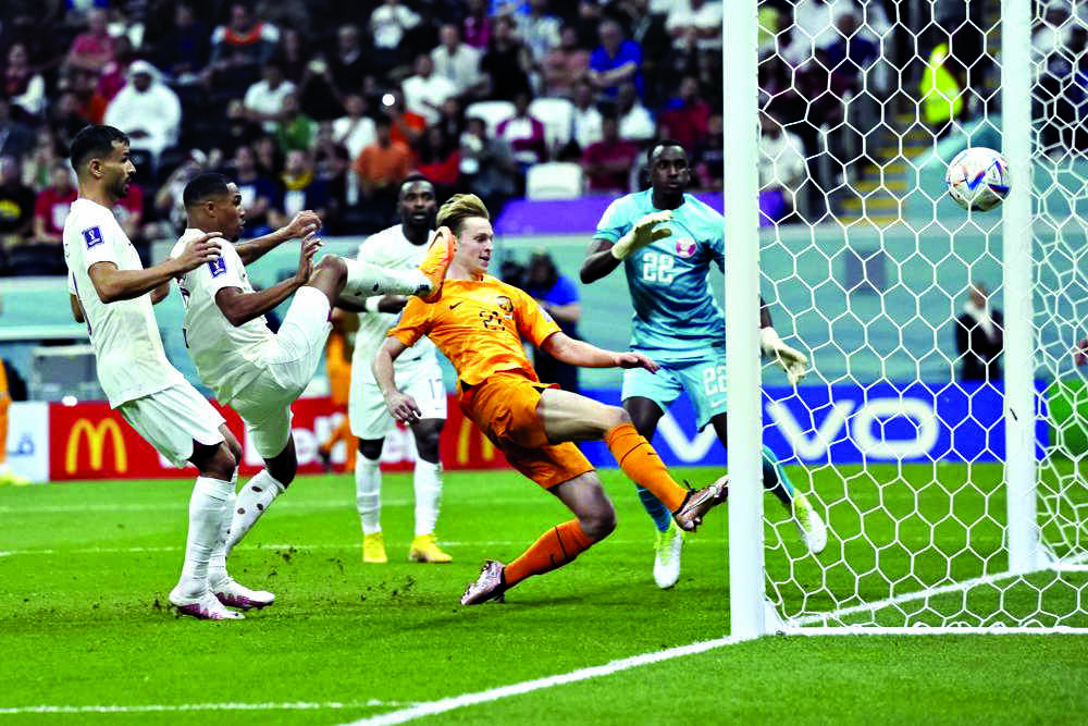 Netherlands beat host Qatar 2-0