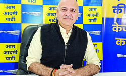 Sisodia promises garbage-free city,   timely salary to Safai Karamcharis