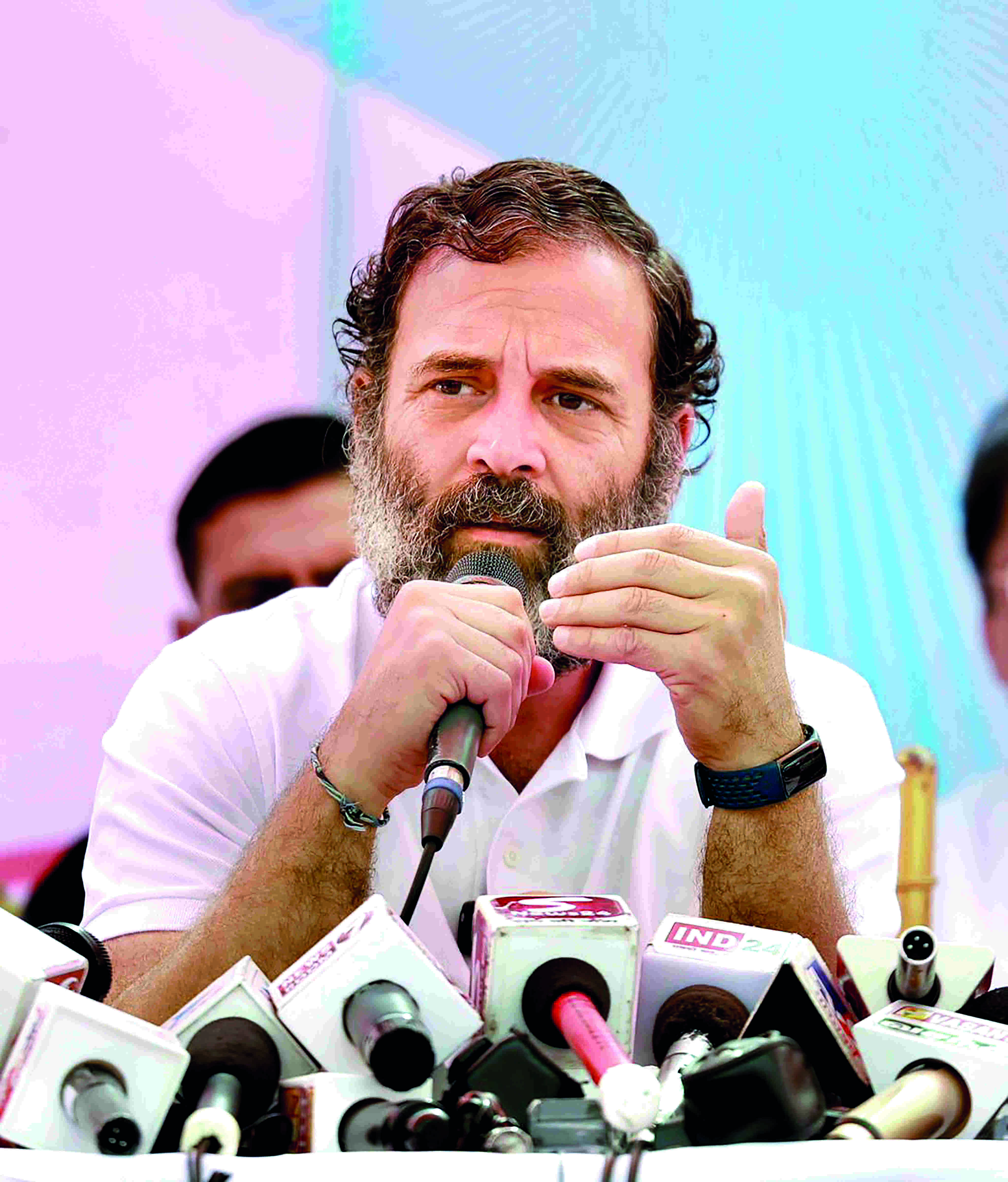 BJPs loot continues even when global crude oil price fall: Cong