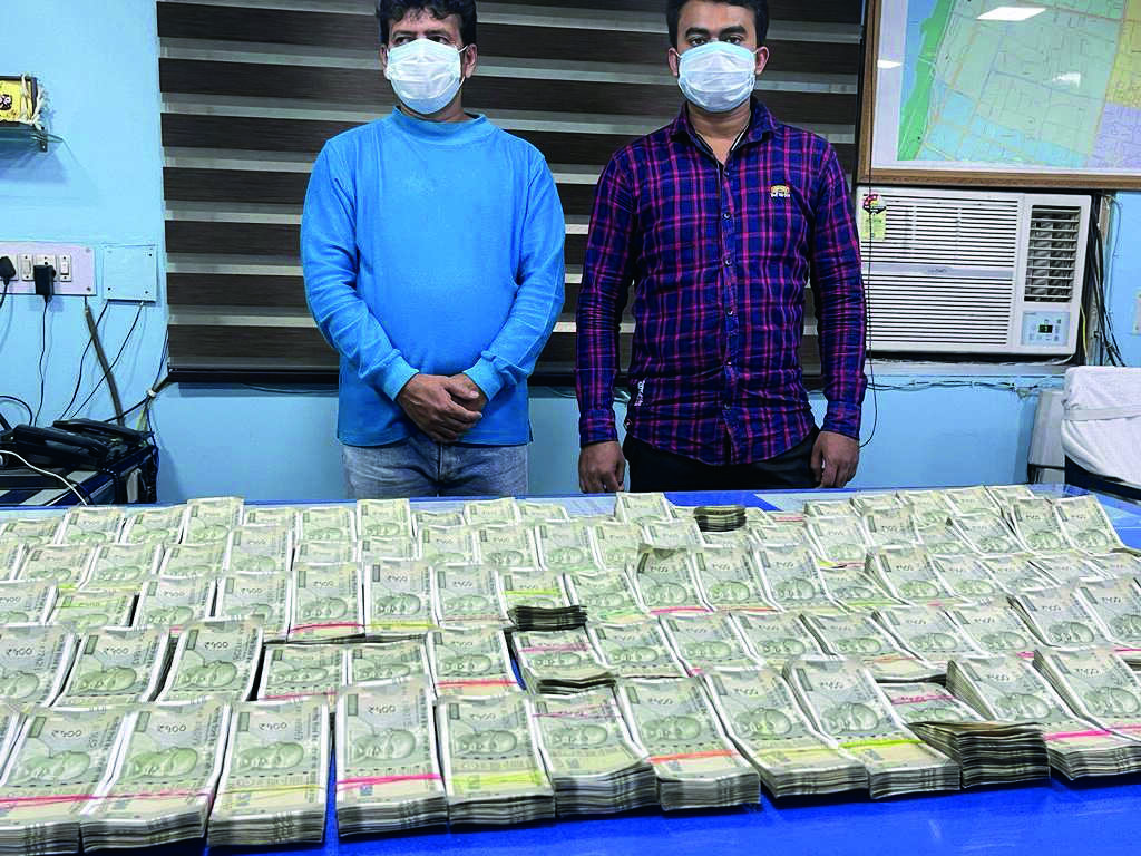2 held with unaccounted cash worth Rs 50 lakh 2 held with unaccounted cash worth Rs 50 lakh