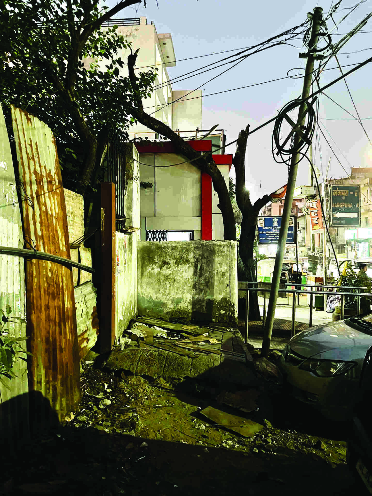 A replica of MCDs failure, the stranded underground parking lot in Bhogal Mkt