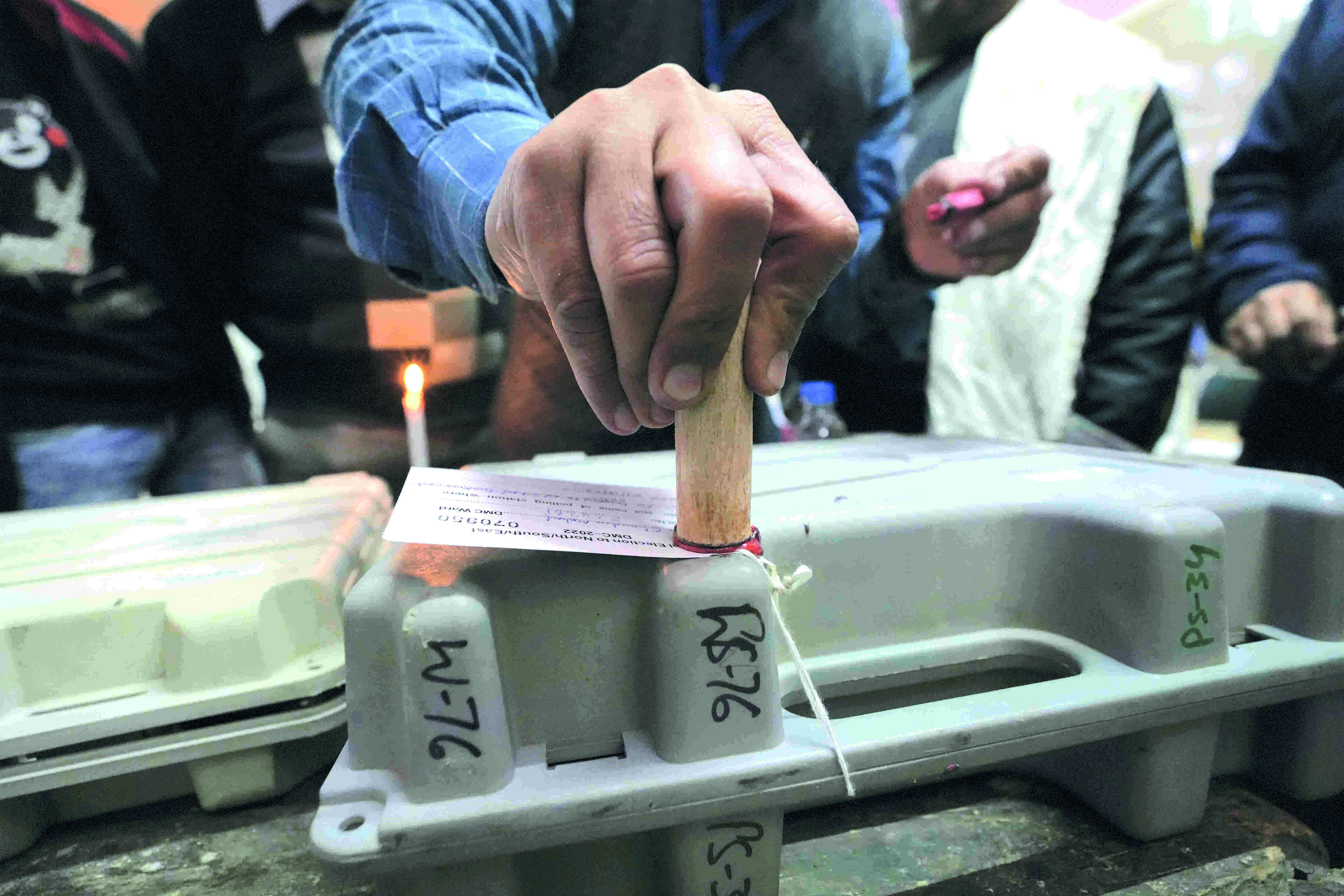 Voters of urban areas turn up in large numbers Voters of urban areas turn up in large numbers