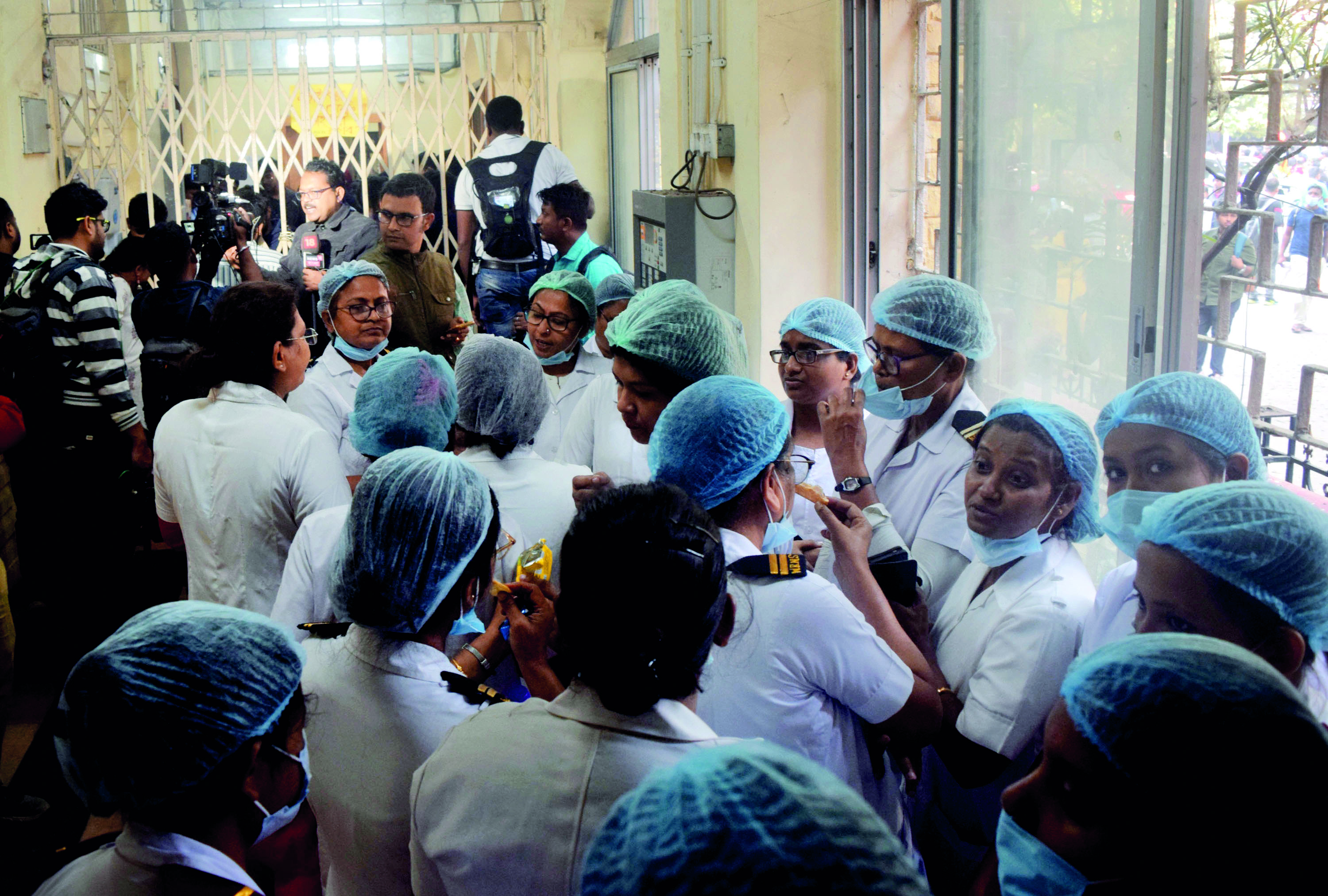 Services hit at Cal Med College Hosp as junior docs continue stir Services hit at Cal Med College Hosp as junior docs continue stir