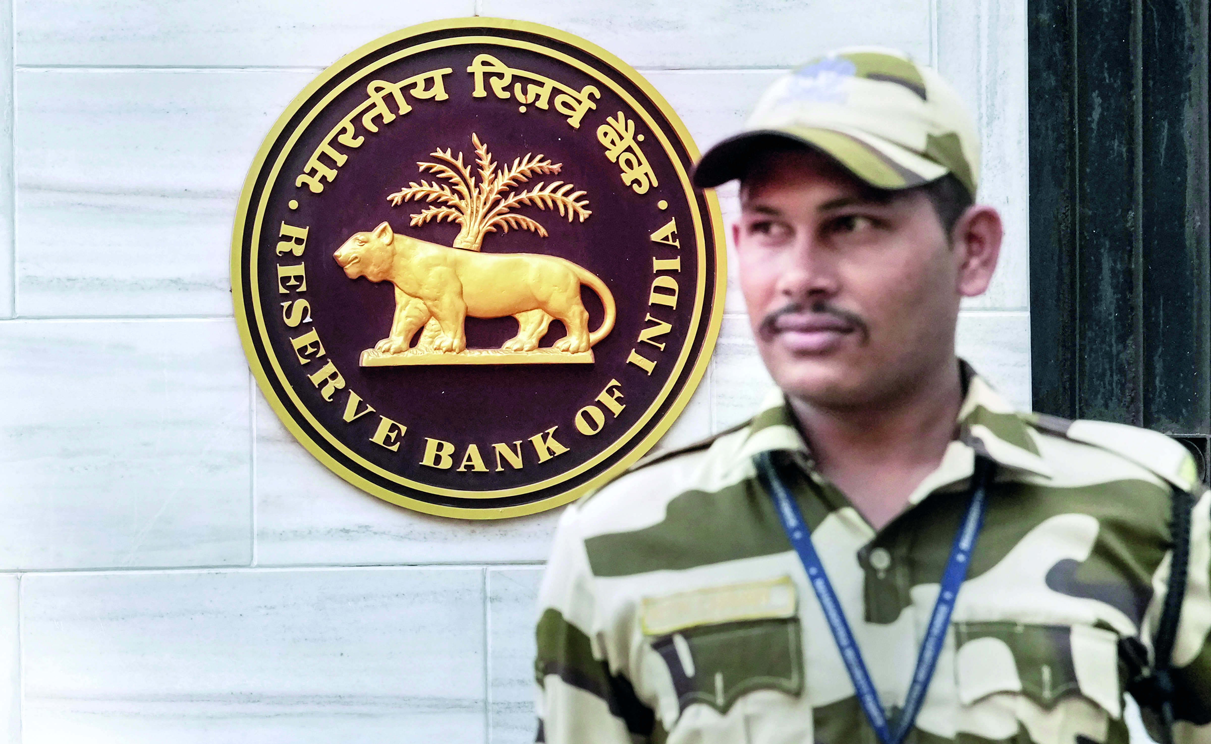RBI hikes lending rate by 35 bps, pegs GDP growth at 6.8% RBI hikes lending rate by 35 bps, pegs GDP growth at 6.8%