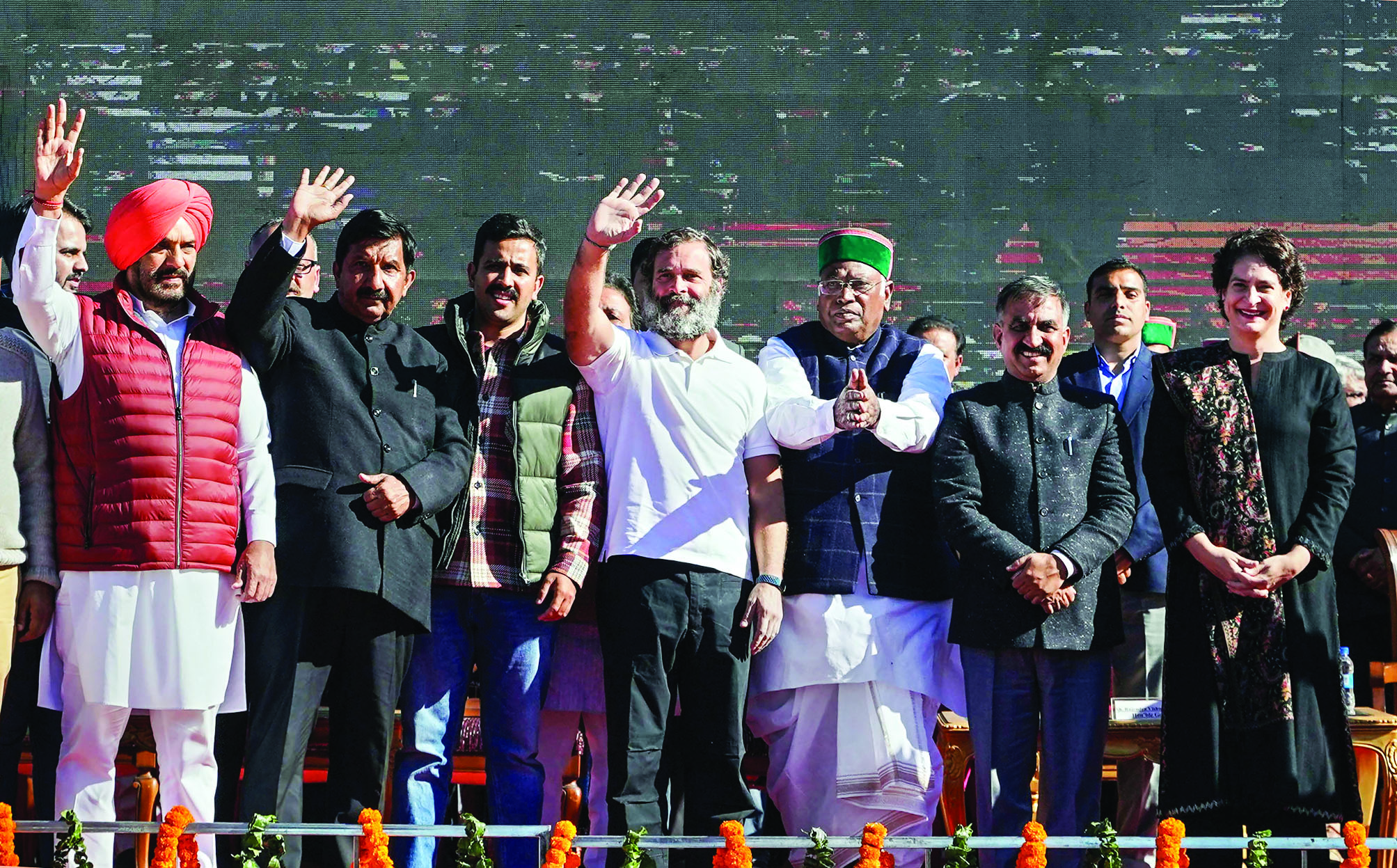 Gandhis by his side, Sukhu takes oath as Himachal CM with Agnihotri as his deputy