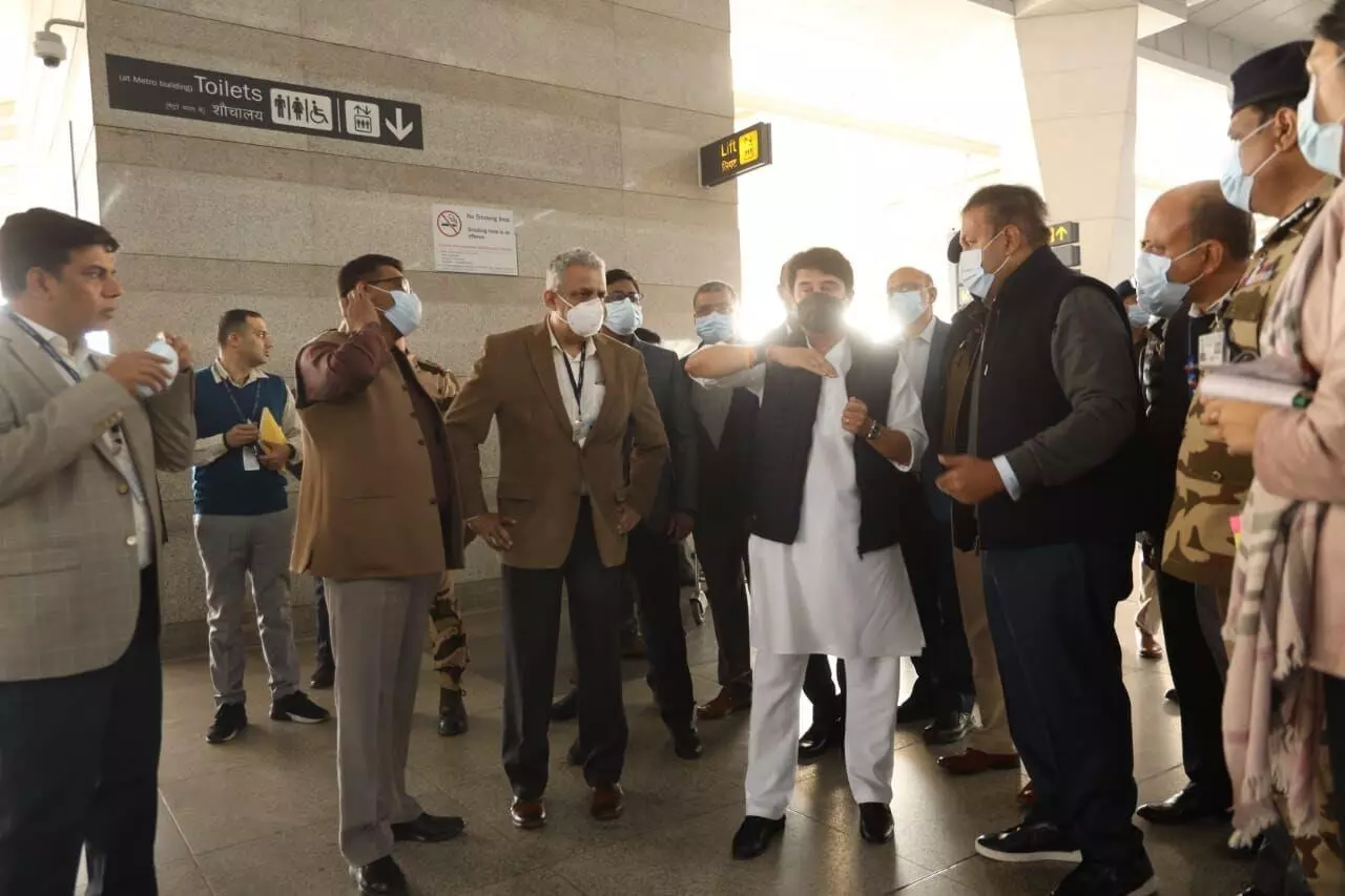 Aviation Minister Jyotiraditya Scindia Visits Delhi Airport After  Complaints Of Chaos Flood Social Media