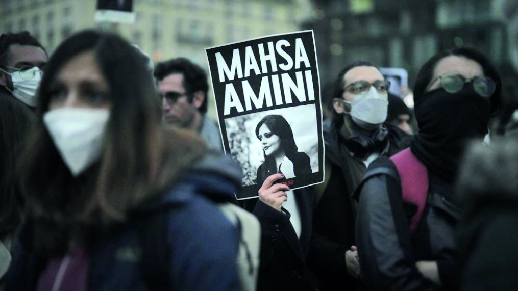 Iran publicly executes 2nd man over protests Iran publicly executes 2nd man over protests