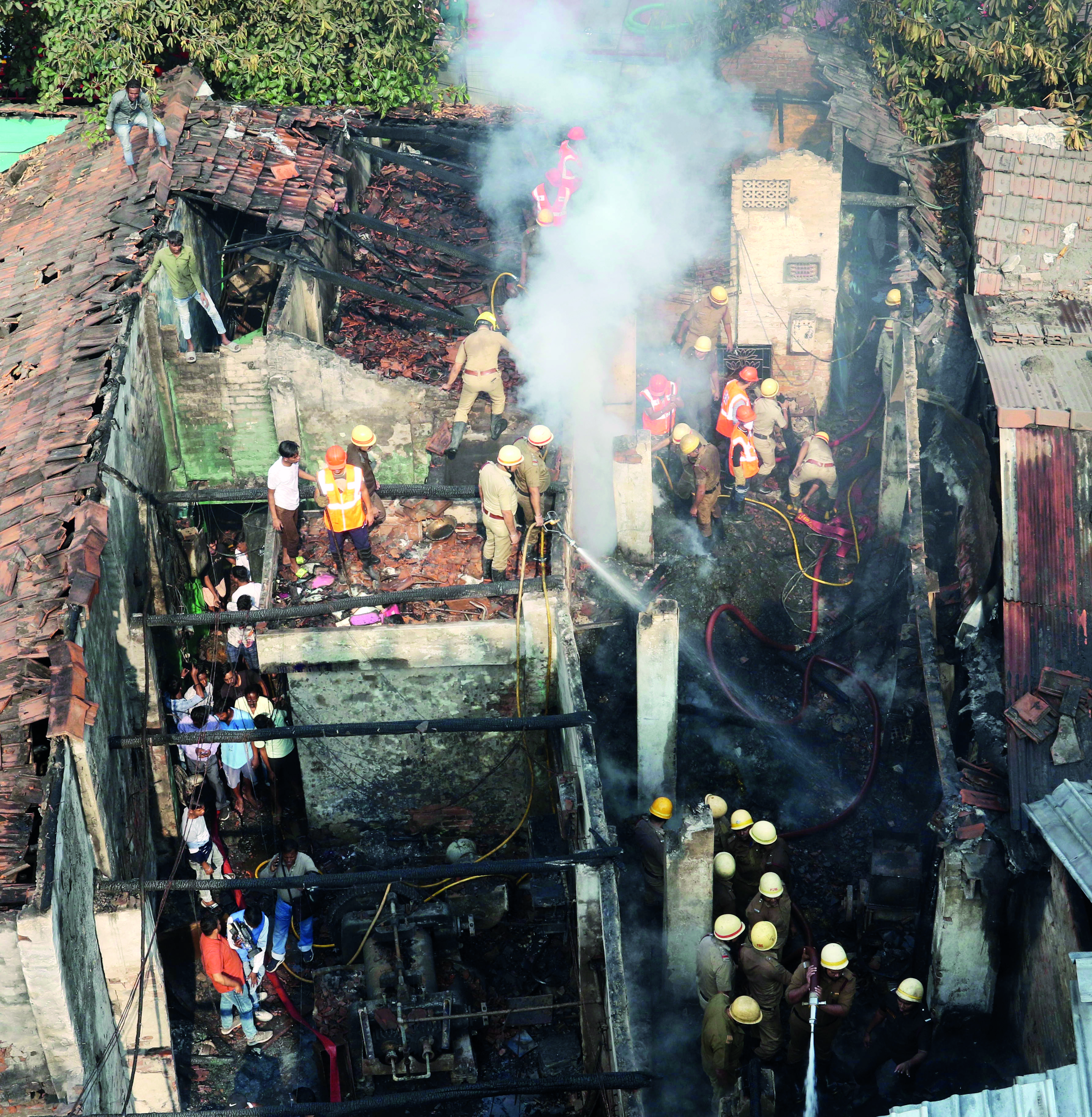 Inferno at plastic factory in Tangra doused after 2 hours Inferno at plastic factory in Tangra doused after 2 hours