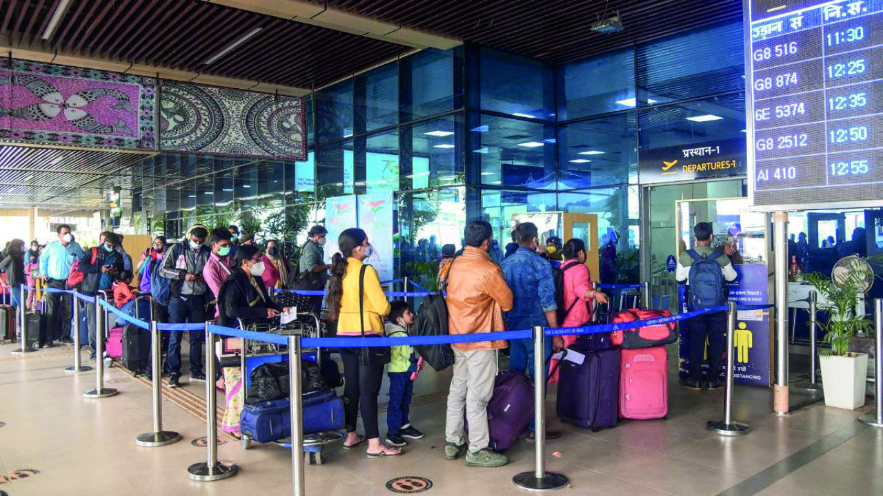 Centre asks airlines to deploy adequate manpower at counters; carriers ask passengers to come early