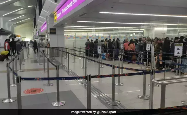 After Overflow Of Complaints From Passengers, Union Home Secretary Set To review Issue Of Overcrowding At Delhi, Mumbai Airports After Overflow Of Complaints From Passengers, Union Home Secretary Set To review Issue Of Overcrowding At Delhi, Mumbai Airports