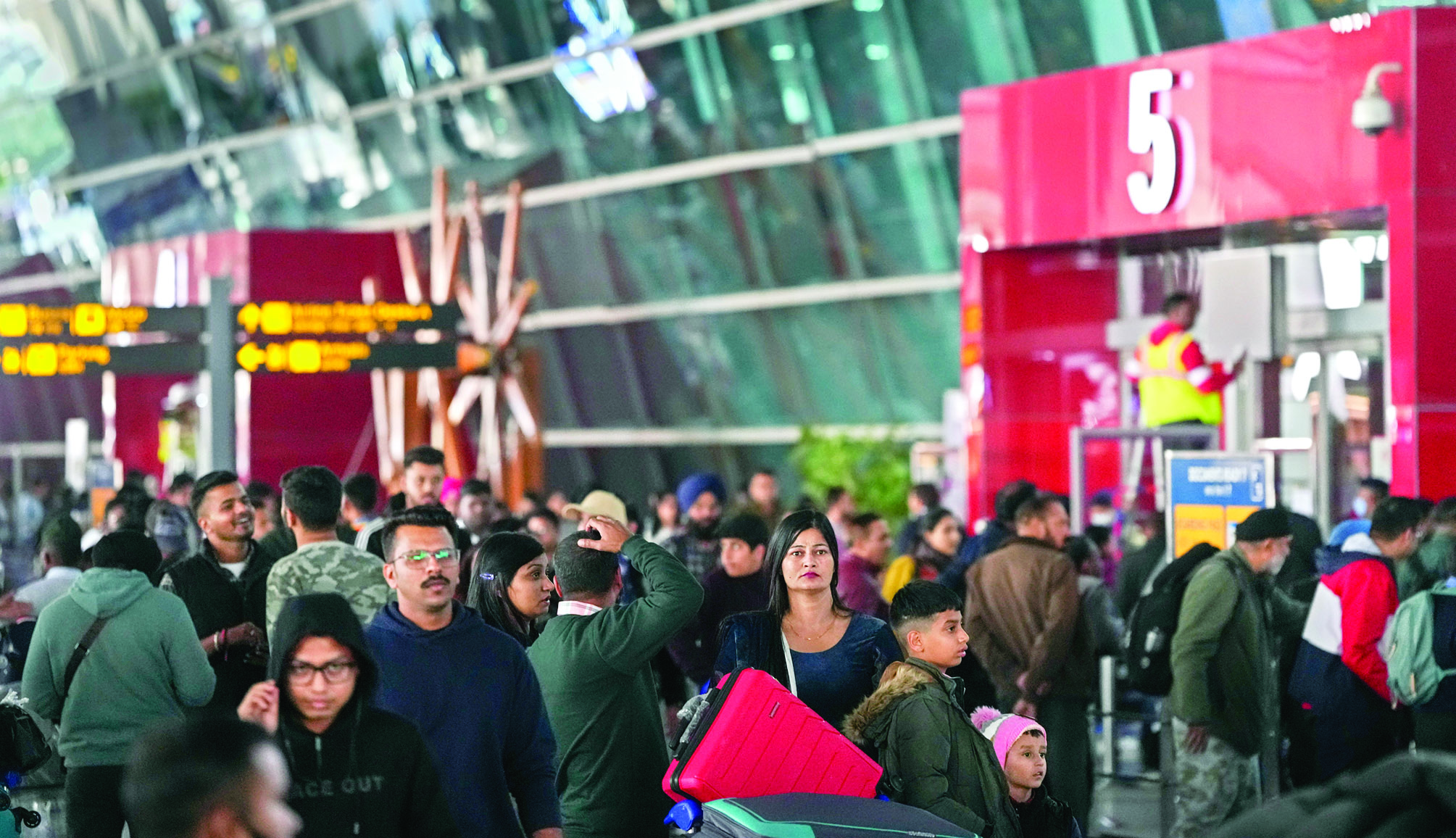 Issue Of Airport Crowding Reviewed, 1,400 More CISF Personnel For IGAI Issue Of Airport Crowding Reviewed, 1,400 More CISF Personnel For IGAI