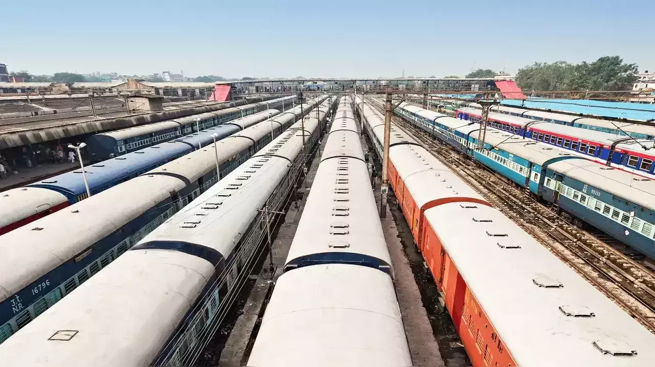 Indian Railways Take Strict Action Against Contractor For Overcharging A Passenger For Water Bottle