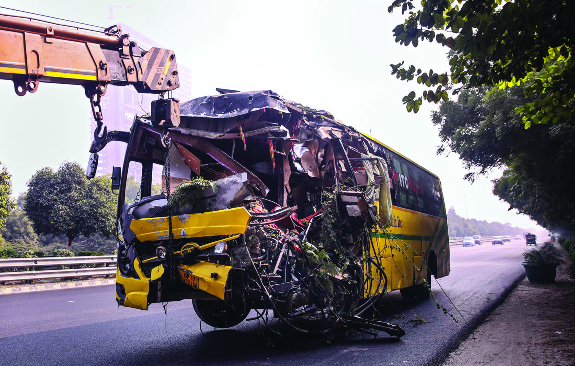 3 dead as buses collide in Noida 3 dead as buses collide in Noida